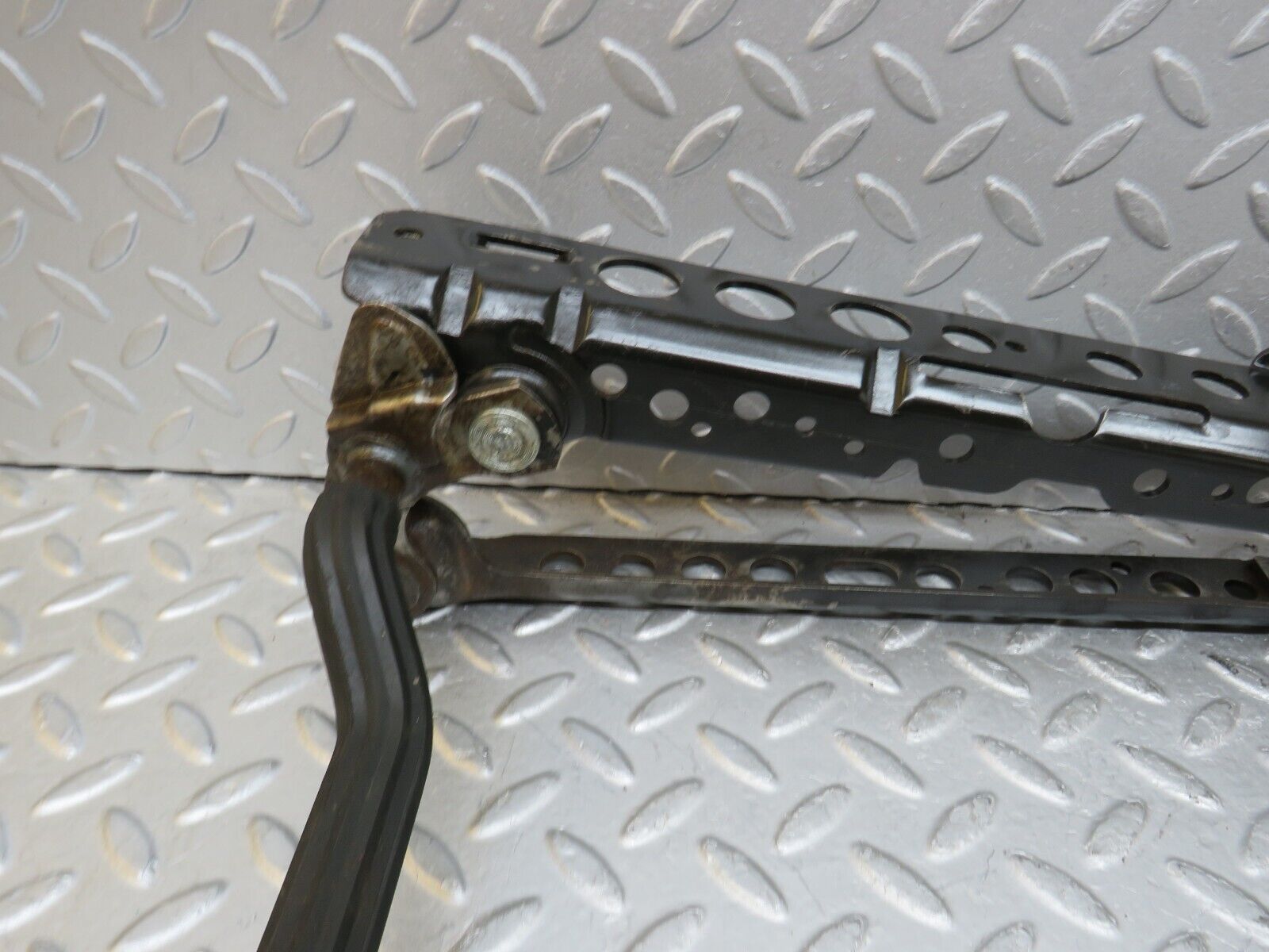 37157 Mercedes-Benz C126 420SEC Coupe Front Left Electric Seat Sliding Mechanism