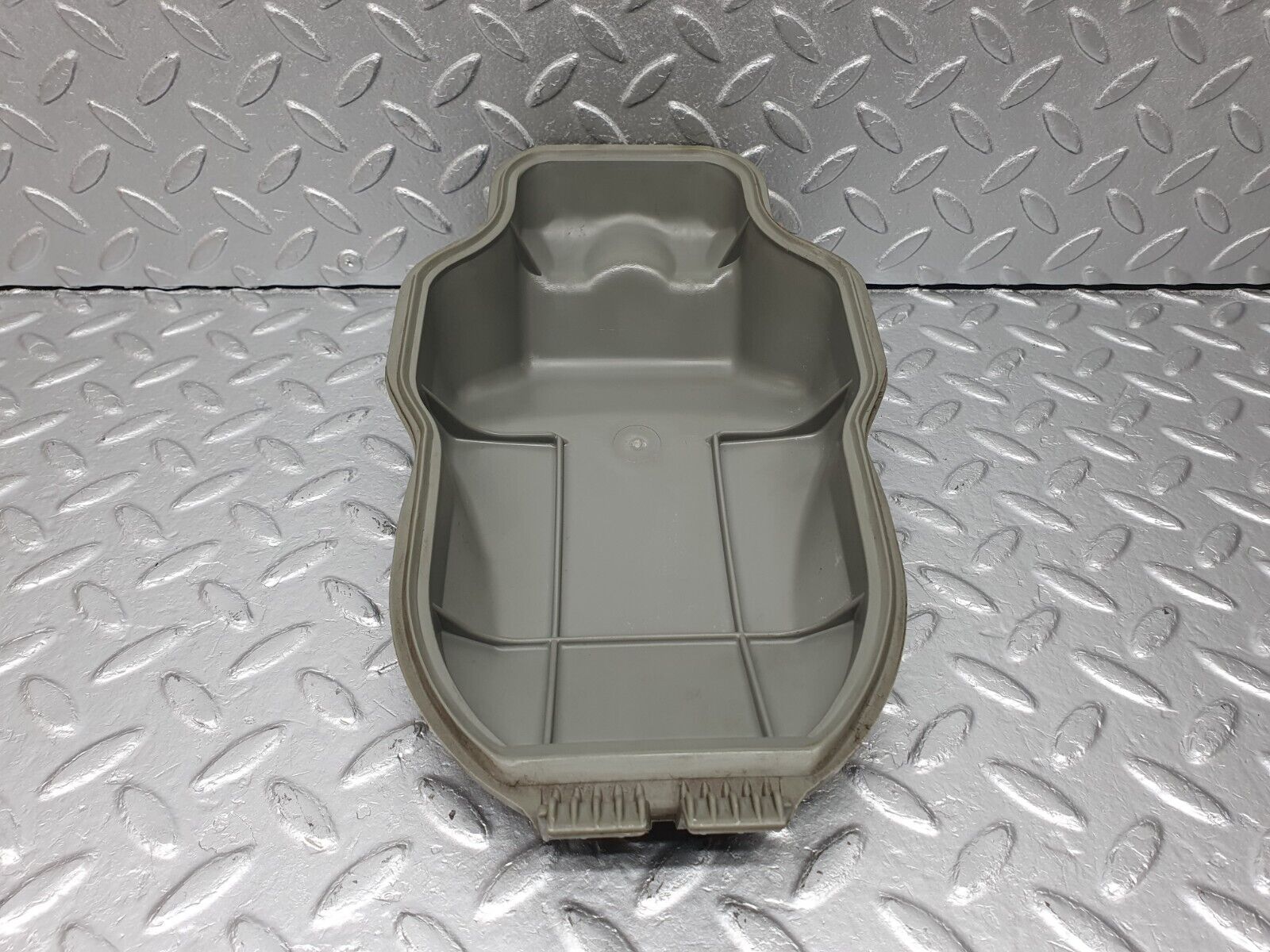 40724 Mercedes-Benz W123 300D Headlight Back Cover