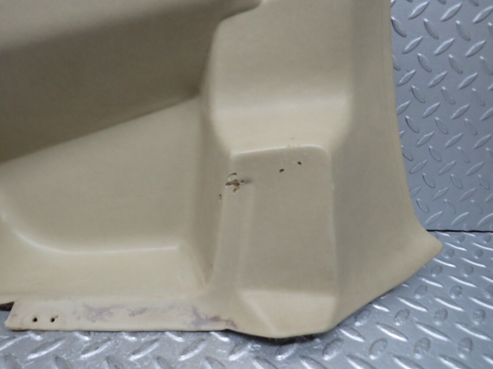 37072 Mercedes-Benz C126 420SEC Coupe Rear Left Card Panel Beige