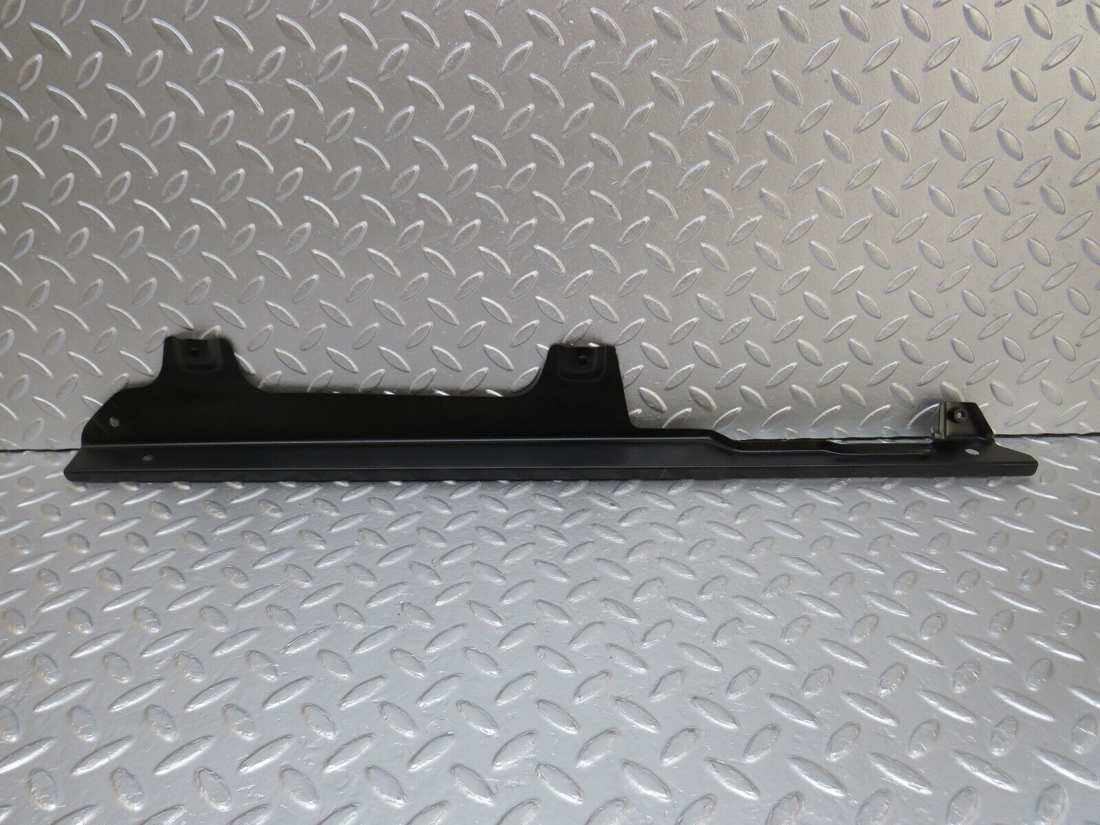 34610 Mercedes-Benz C126 380SEC Coupe Rear WIndow Channel Support Left Side