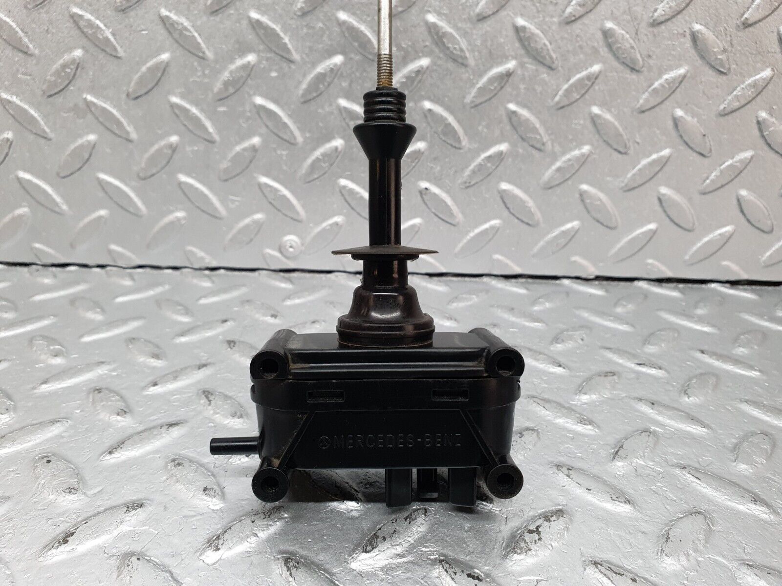 41079 Mercedes-Benz W126 300SE Rear Left Door Lock Vacuum Actuator & Knob