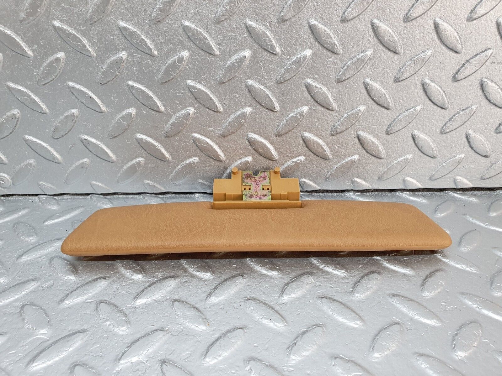 41490 Mercedes-Benz W124 200E Middle Sun Visor Palomino