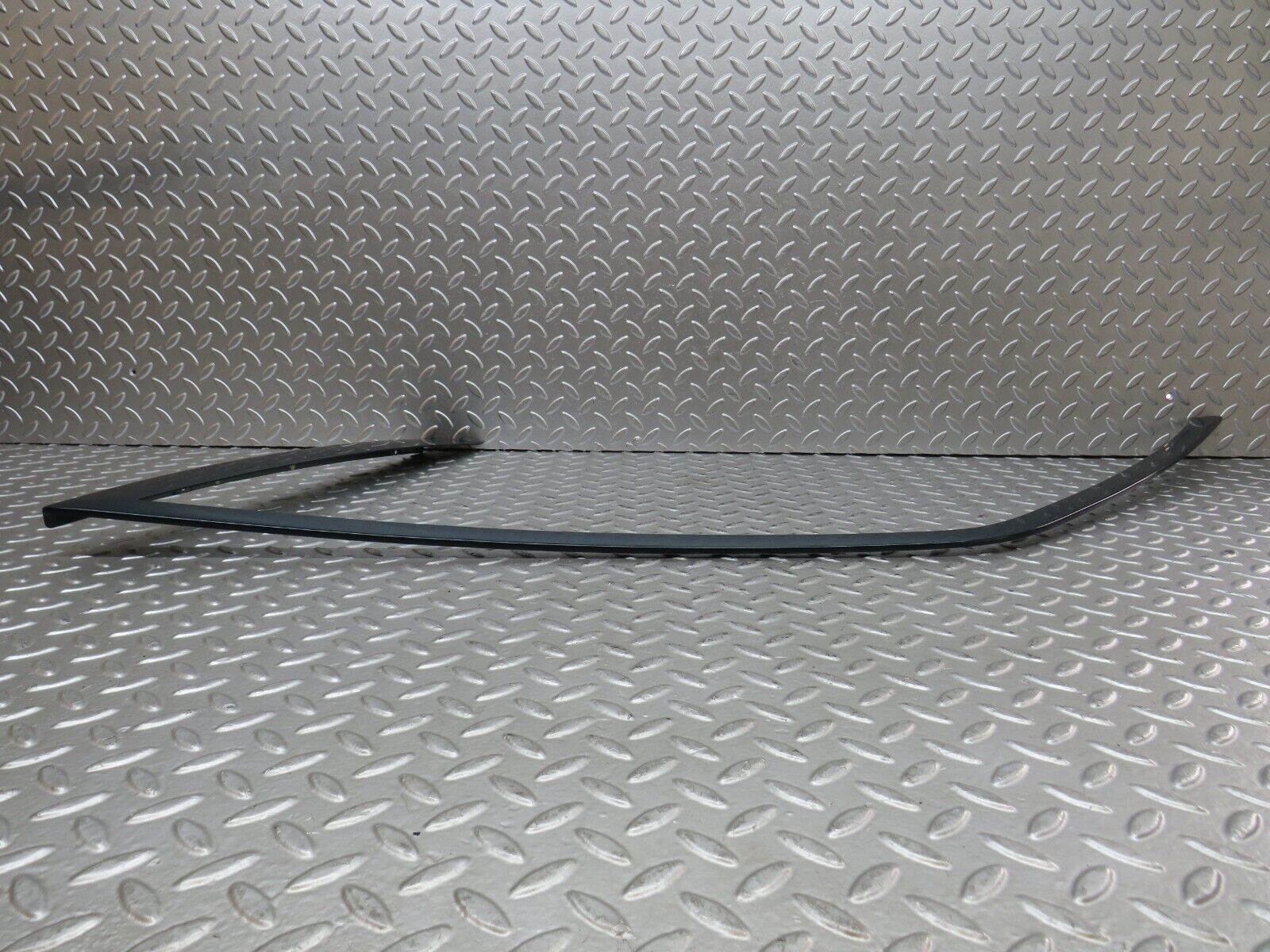 27822 Mercedes-Benz S124 300TE Front Right Exterior Door Frame