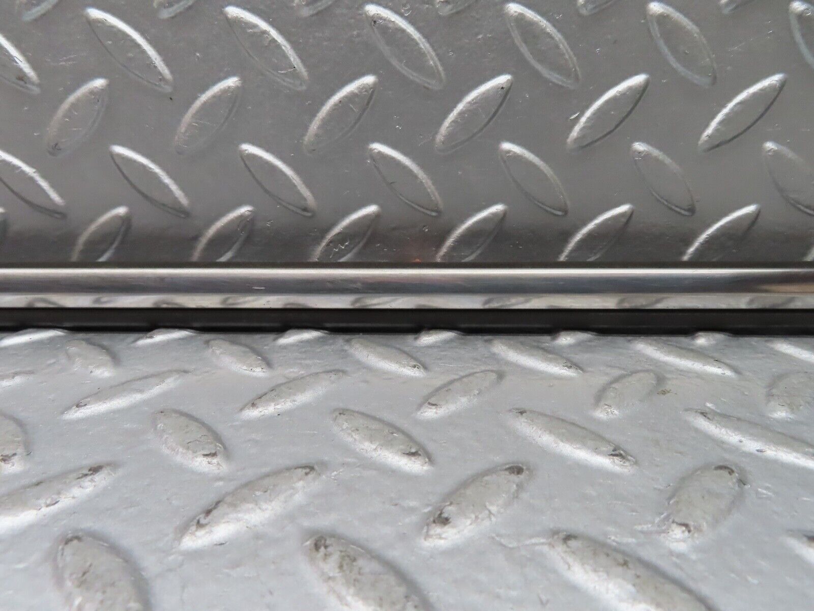 20447 Mercedes-Benz W114 280CE Coupe Front Right Fender Wing Centre Moulding Trim