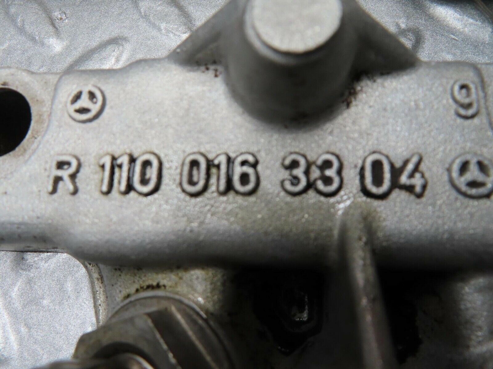 16071 Mercedes-Benz W123 280E Camshaft Bearing Casing 1100163304