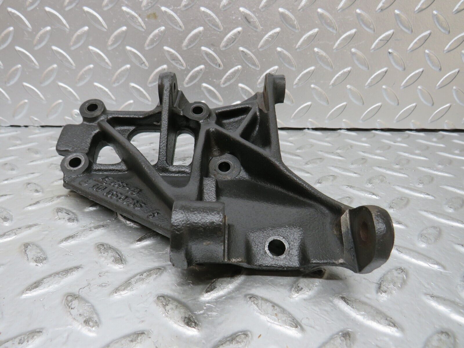 27396 Mercedes-Benz W123 280E Alternator Generator Bracket 1101550735