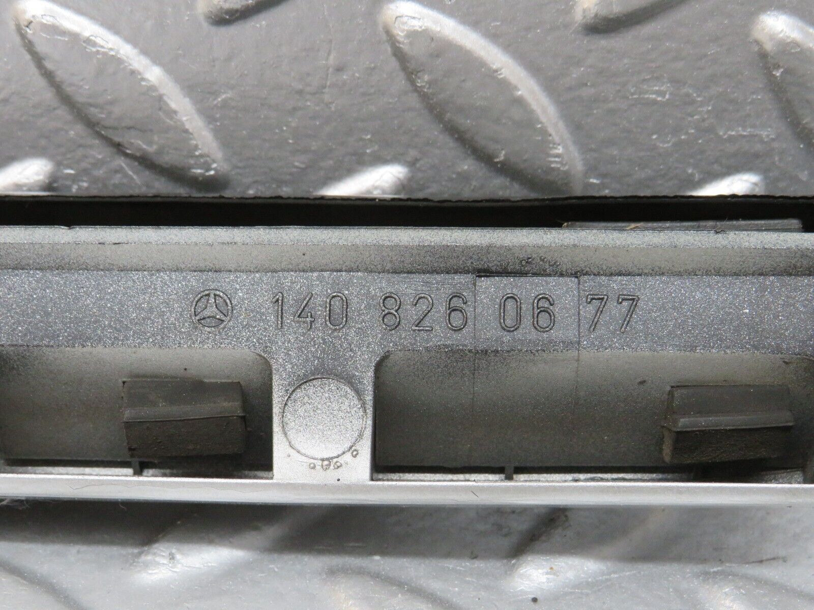 25010 Mercedes-Benz W140 S320 Right Headlight Bezel 1408260677