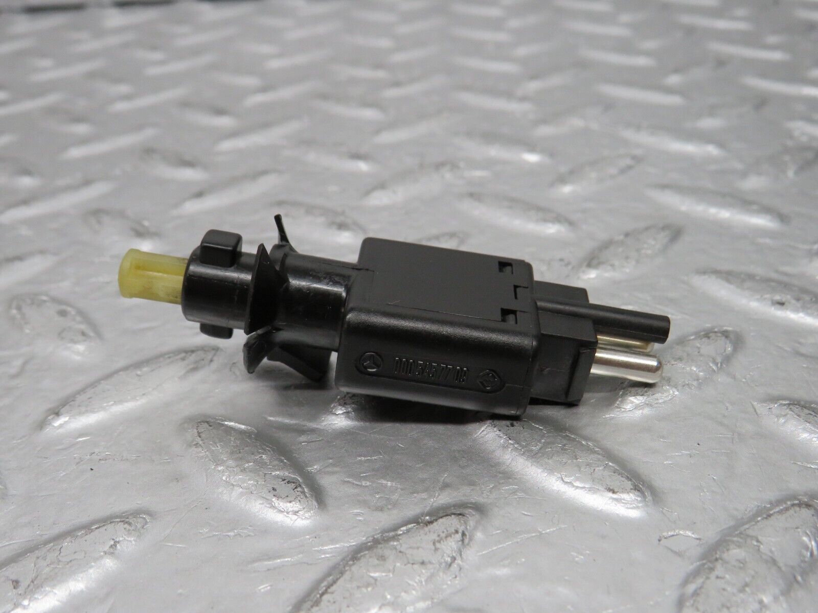 29528 Mercedes-Benz W124 230E Brake Light Switch 0005457709