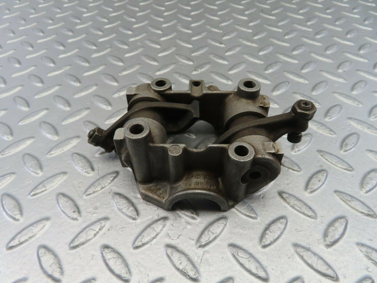 10073 Mercedes-Benz C123 230CE Coupe Rocker Arms Camshaft Bearing Block 1020510010