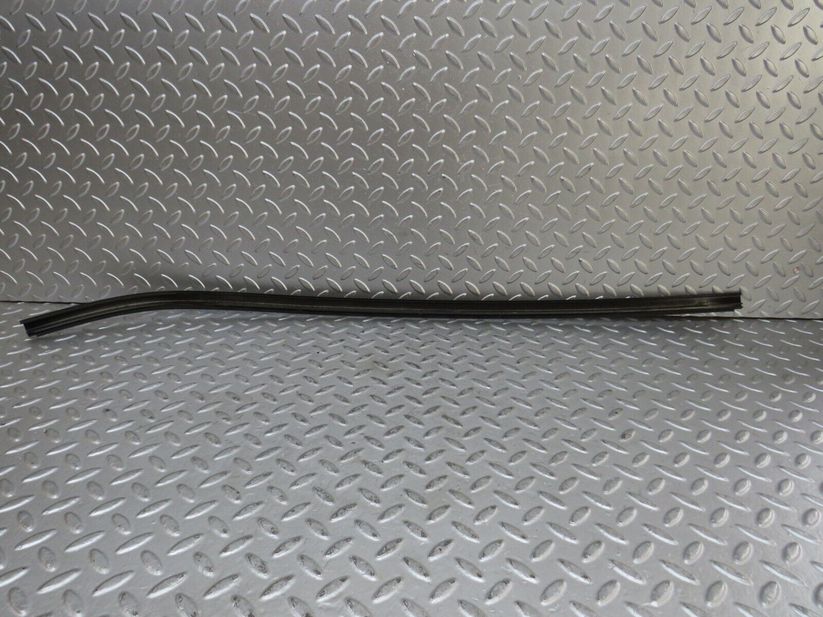 27757 Mercedes-Benz S124 300TE Wagon Roof Moulding Trim