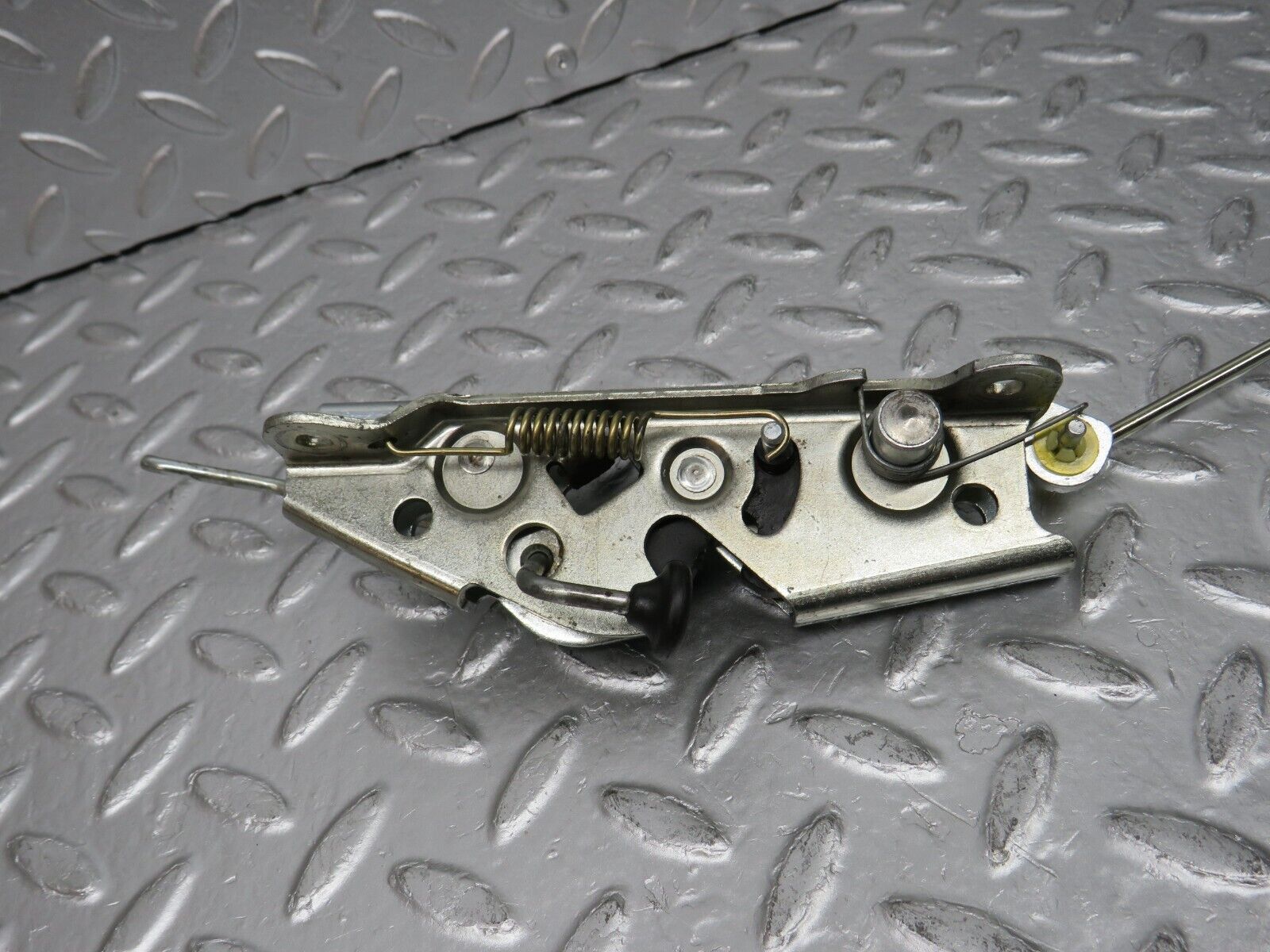 32563 Mercedes-Benz S124 300TE Wagon Rear Left Seat Bench Locking Mechanism