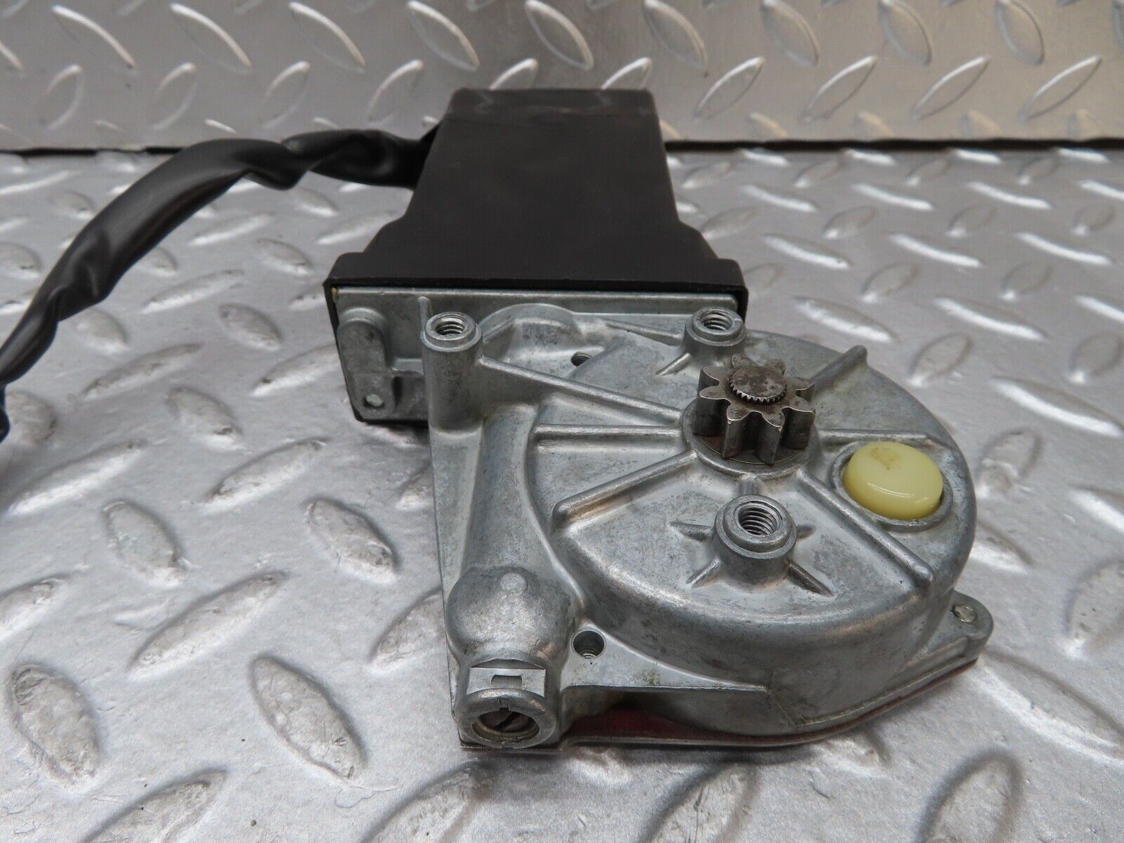 17551 Mercedes-Benz W116 450SEL Rear Left Window Regulator Motor 0130820063