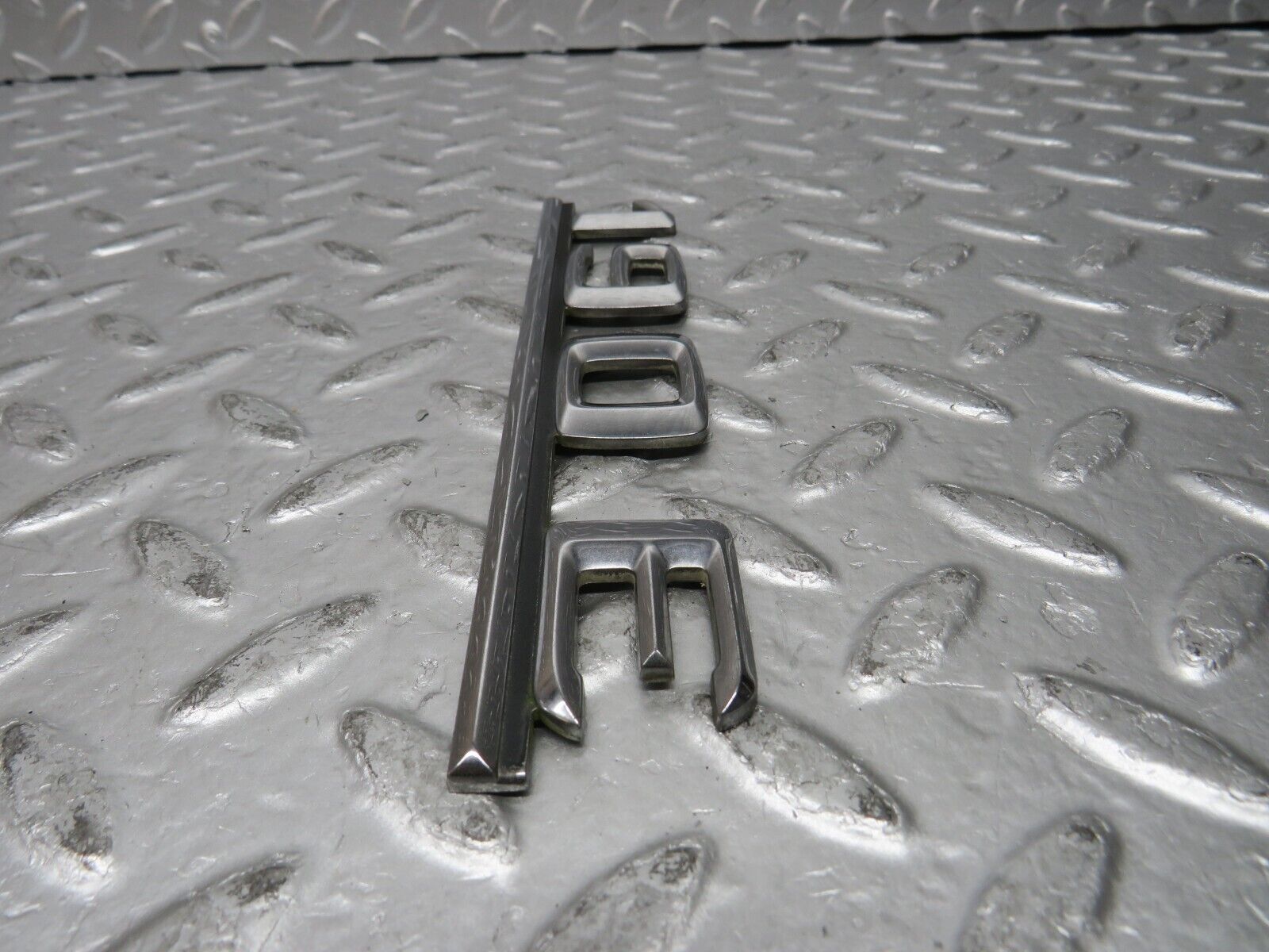 31815 Mercedes-Benz W201 190LE 1.8L 190E Trunk Badge Emblem 2018172015