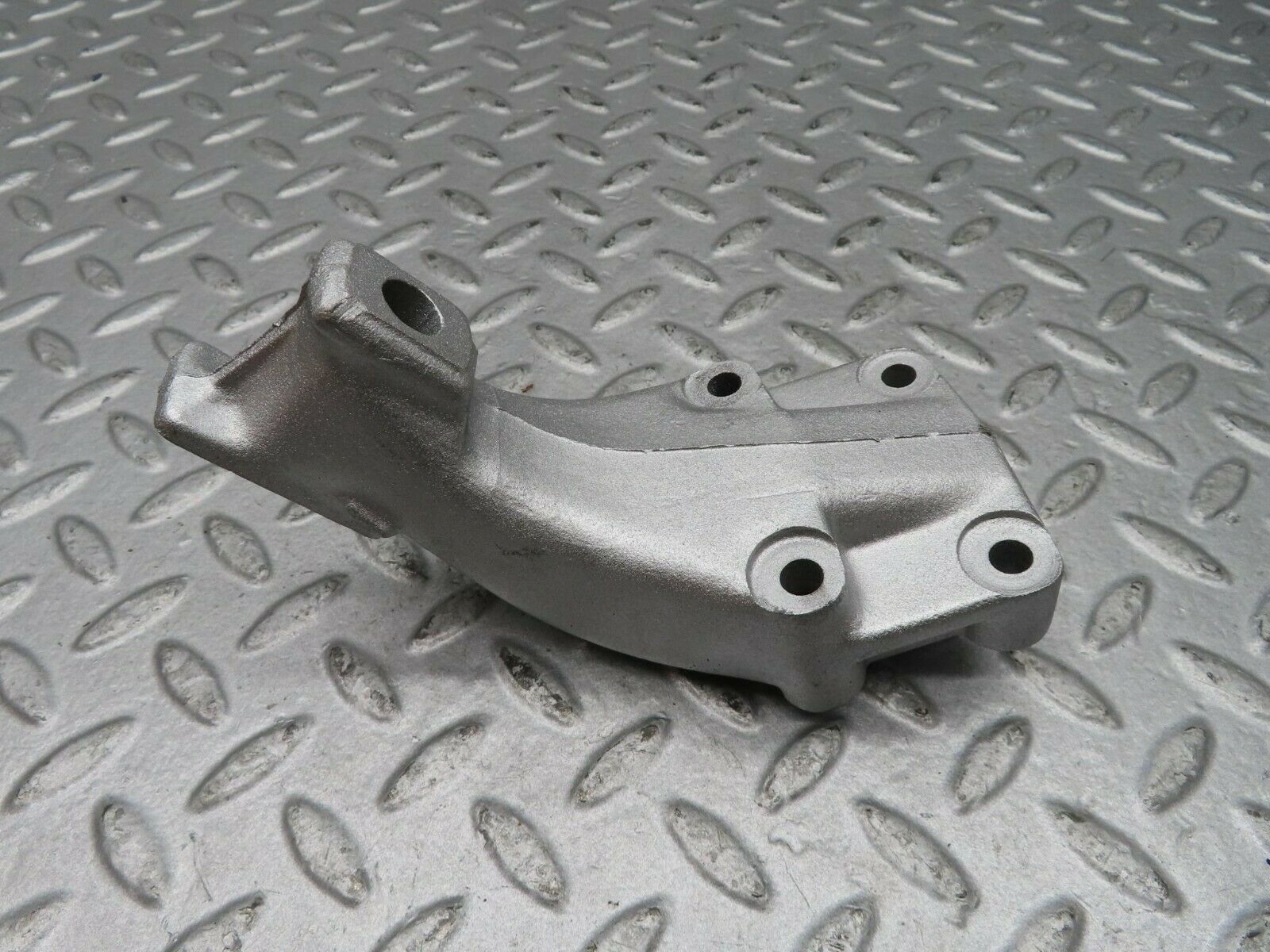 16653 Mercedes-Benz C107 380SLC Engine Mount Bracket Right Side 1162234704