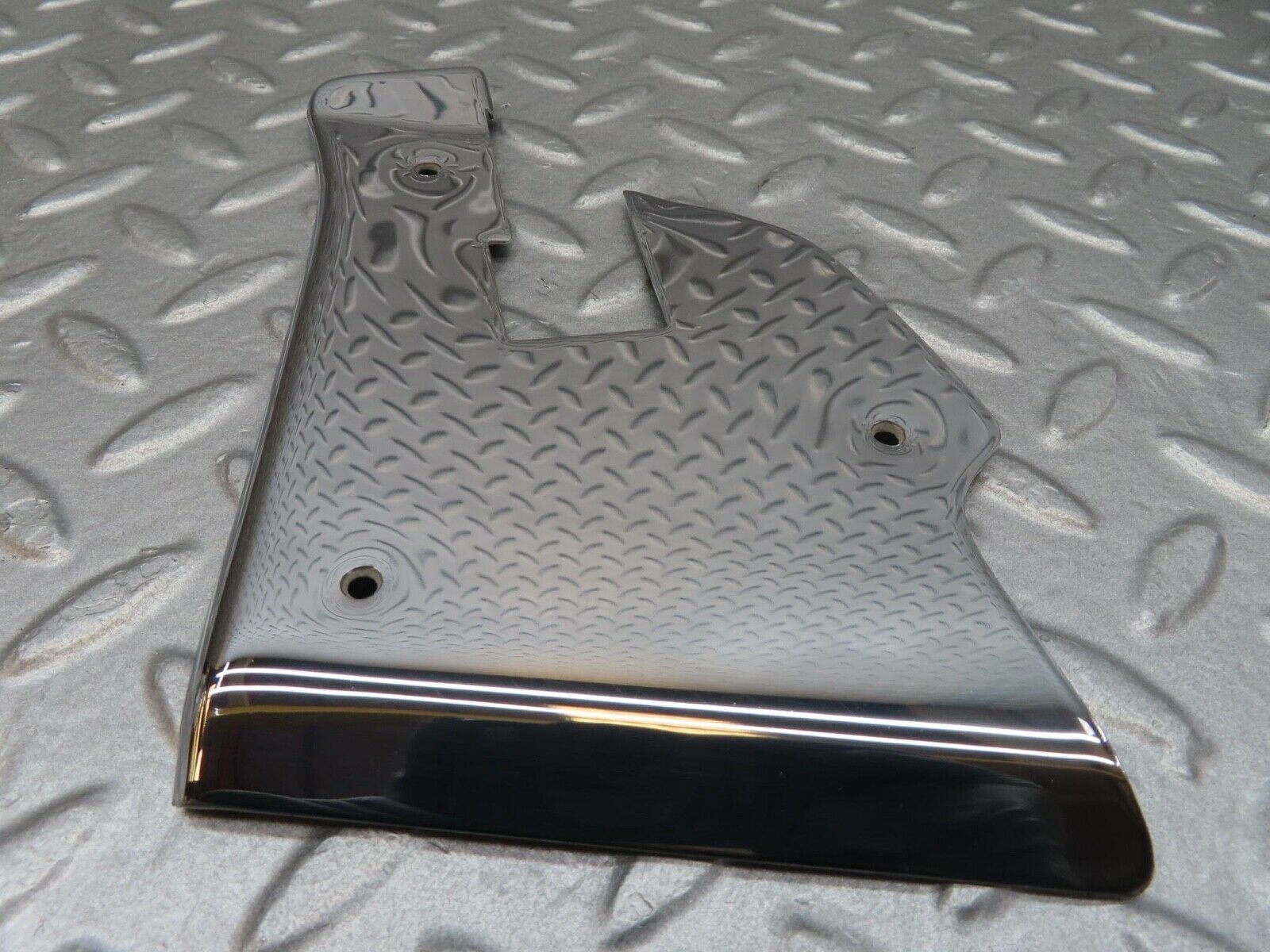 13976 Mercedes-Benz C107 280SLC Right Door Chrome Cover