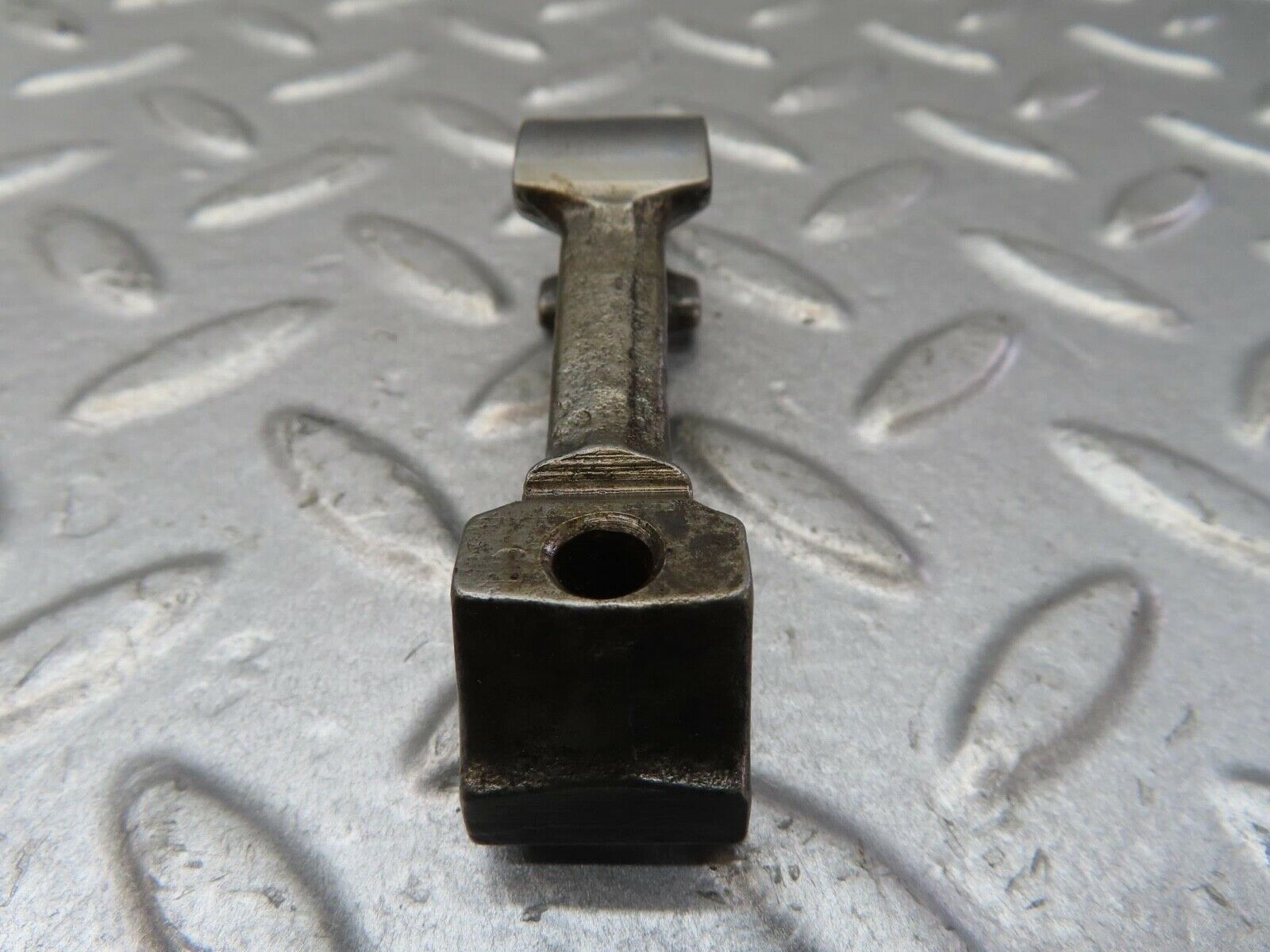 13371 Mercedes-Benz W111 230S Valve Rocker Arm With Retaining Spring