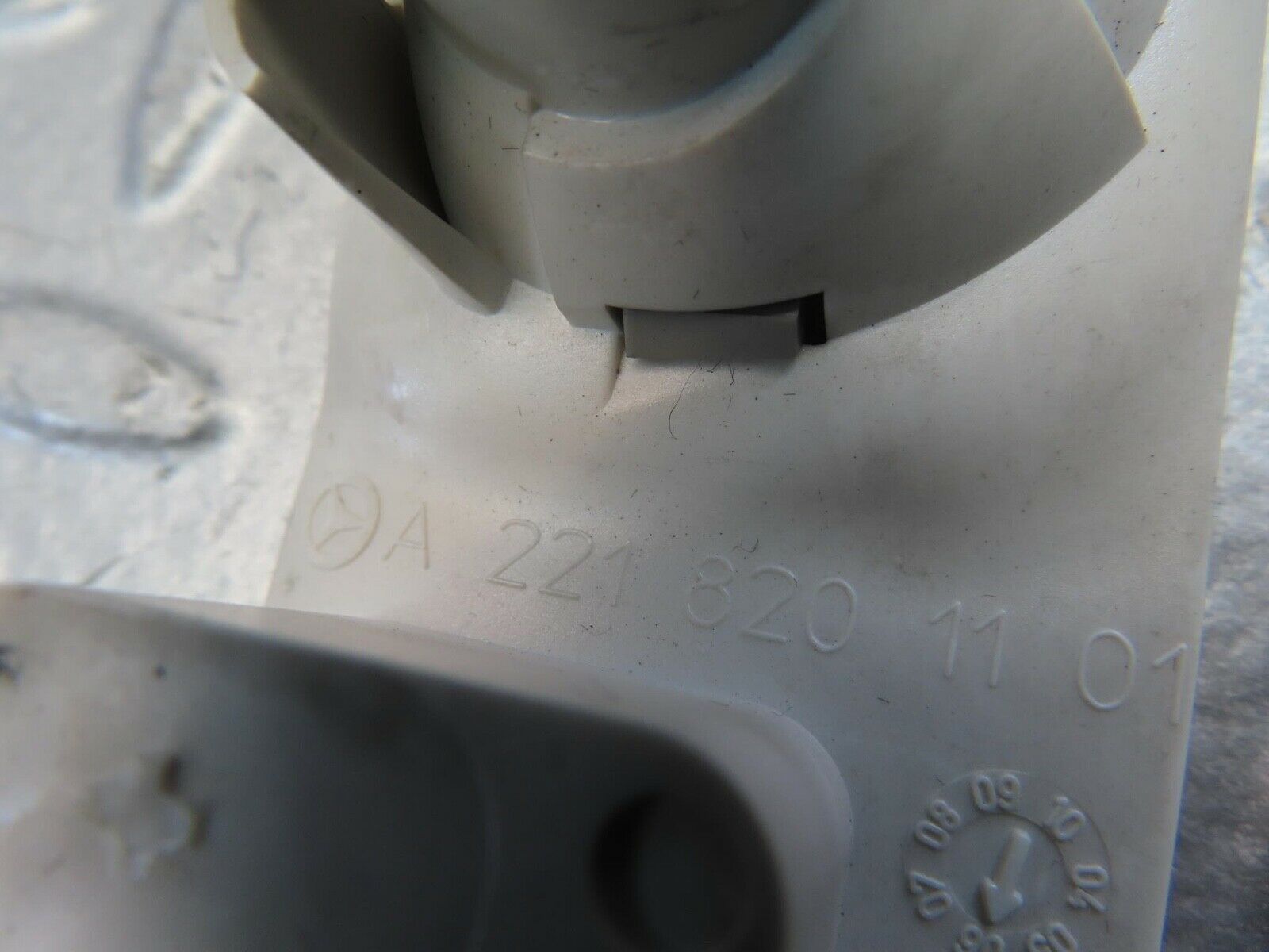 11112 Mercedes-Benz W221 S320 Interior Rear Left Roof Light 2218201101