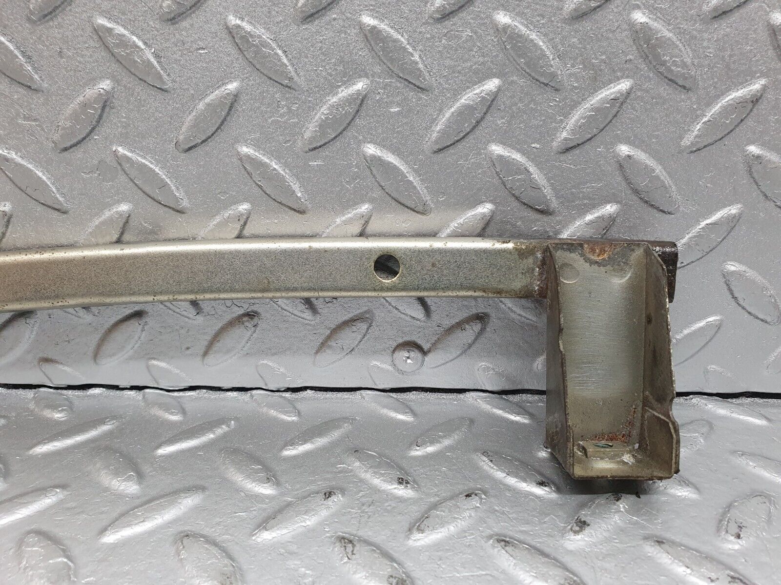 41068 Mercedes-Benz W126 300SE Rear Right Door Window Channel