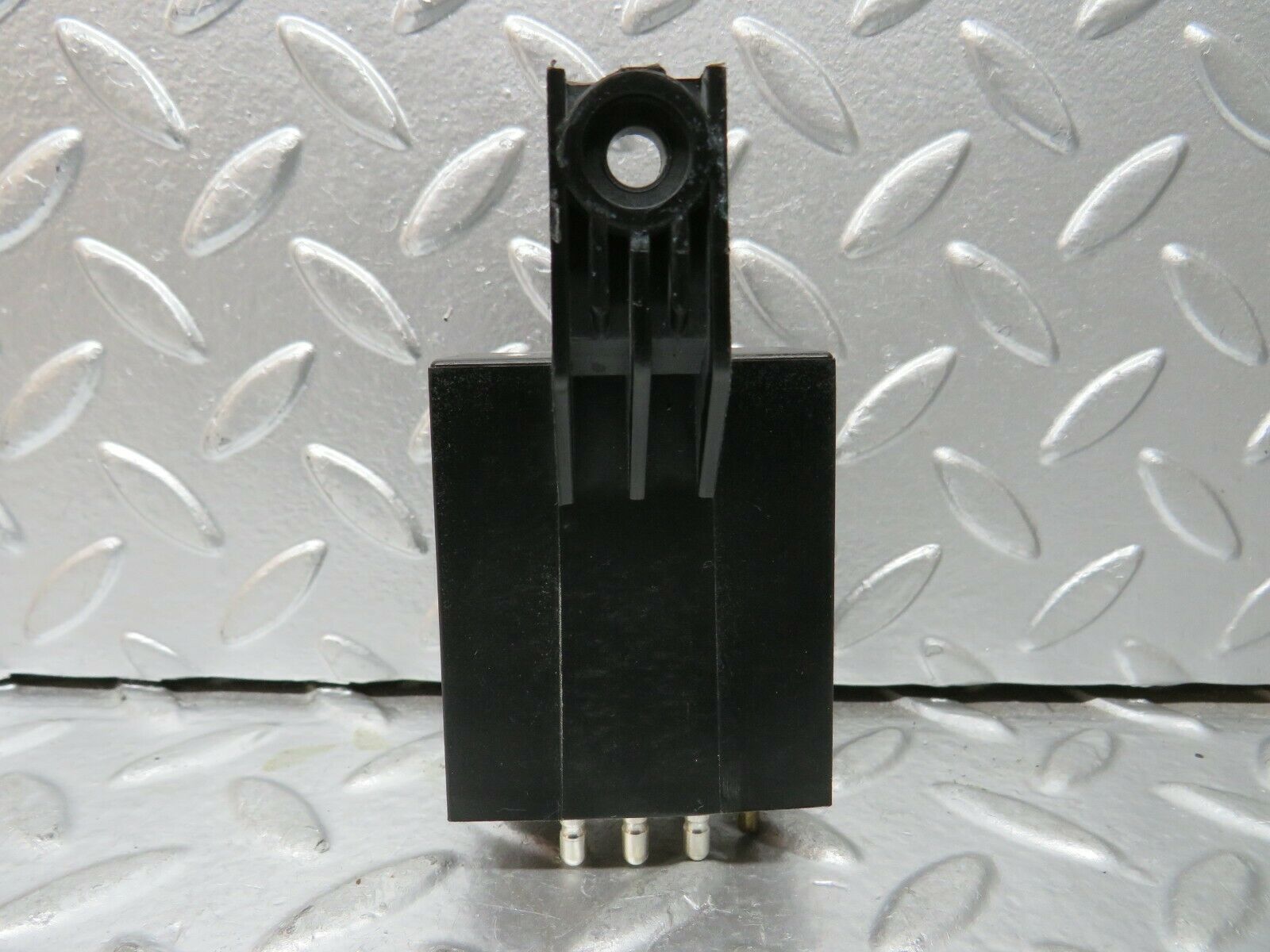 23542 Mercedes-Benz W114 280E Rear Heated Window Relay 1078200110