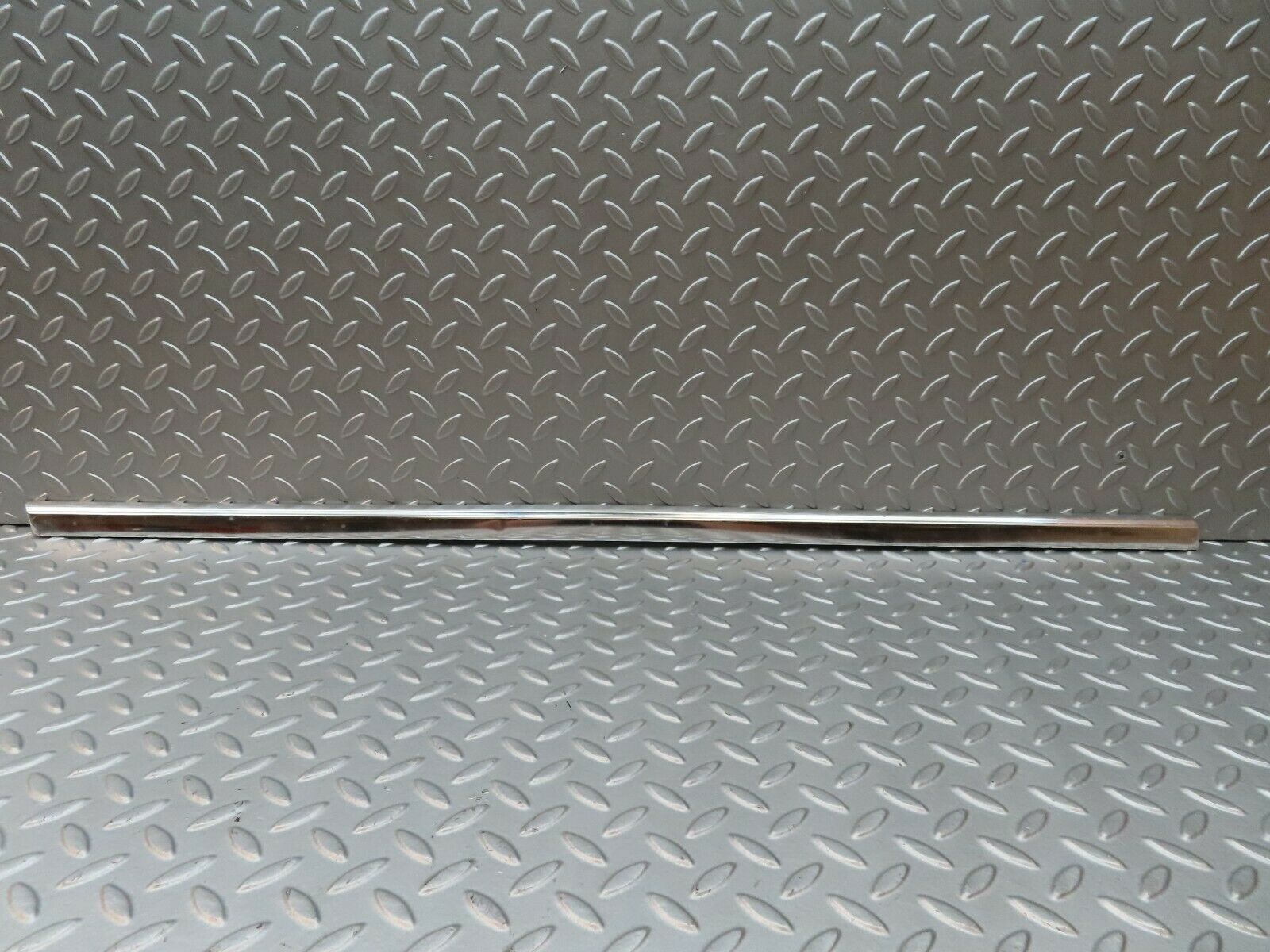 4691 Mercedes-Benz W114 280CE Coupe Right Door Chrome Moulding Trim