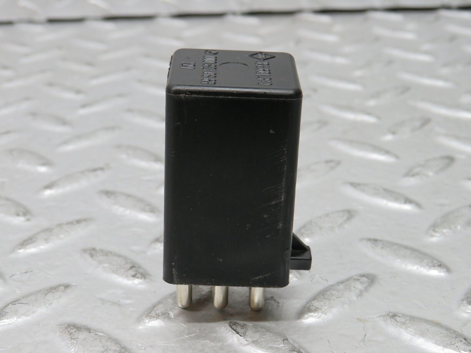 28672 Mercedes-Benz W123 230E Intermittent Wiper Relay 0008210863