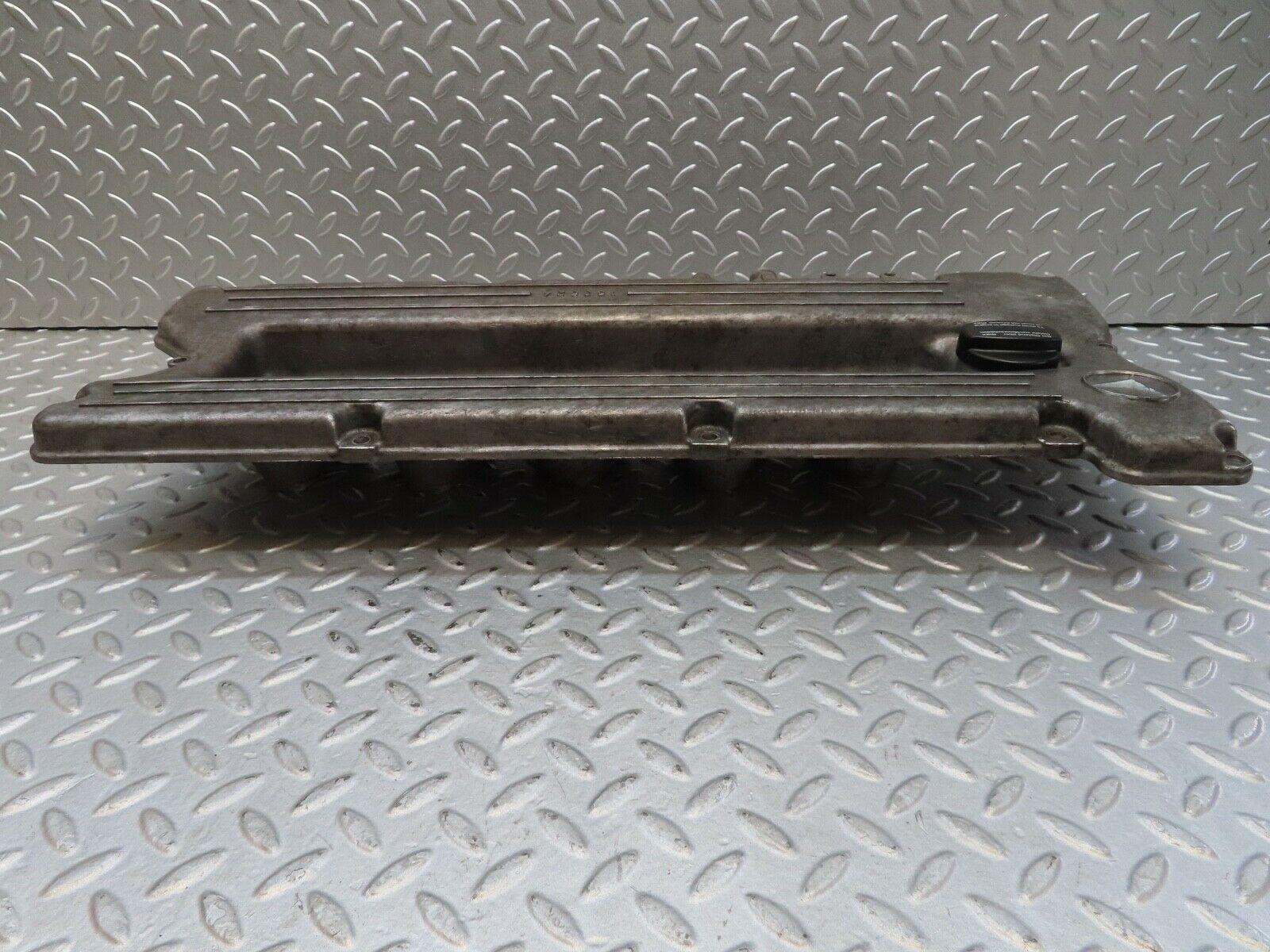 16992 Mercedes-Benz C123 280CE Coupe Cylinder Head Valve Cover 1100160905