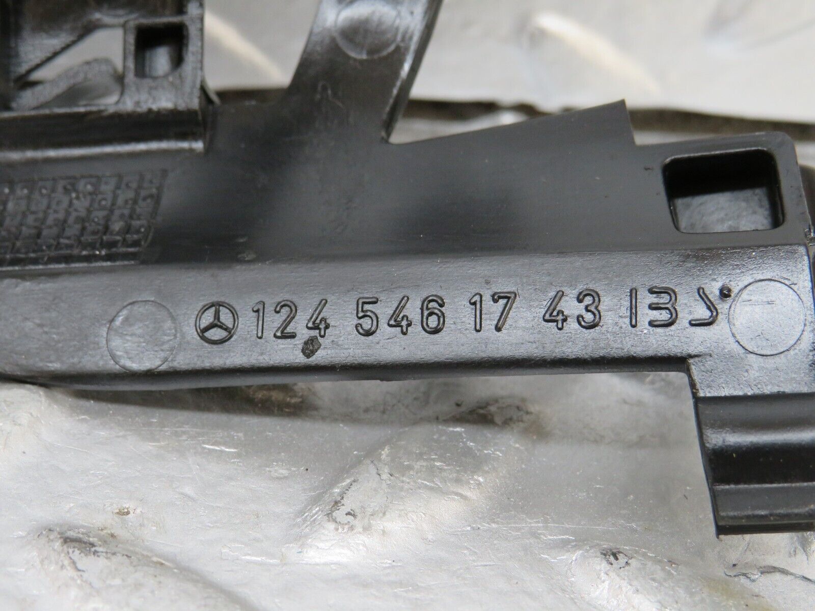 25838 Mercedes-Benz W124 280E Brake Cable Wire Bracket 1245461743