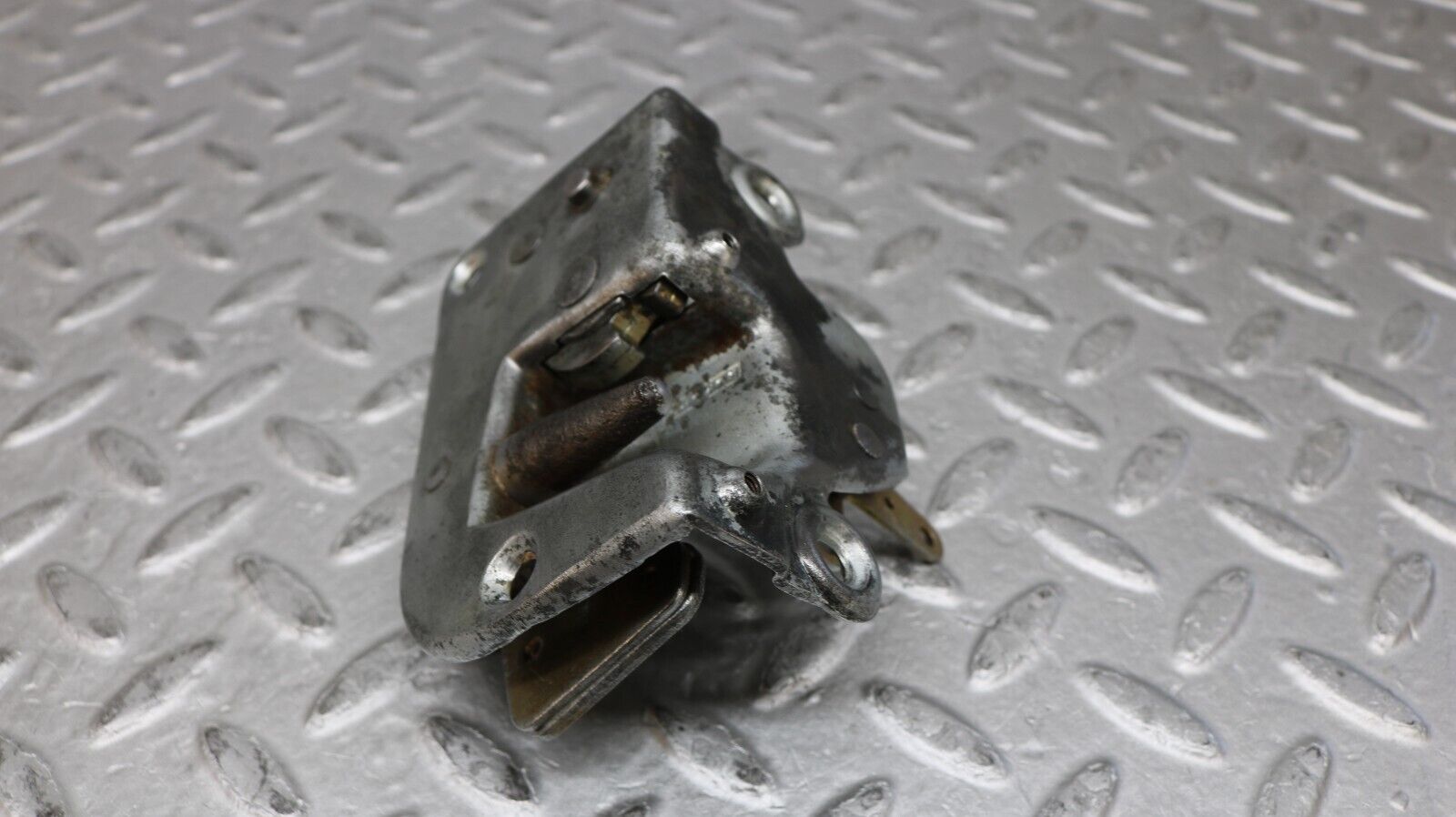 37268 Mercedes-Benz W109 300SEL Rear Right Door Lock Mechanism