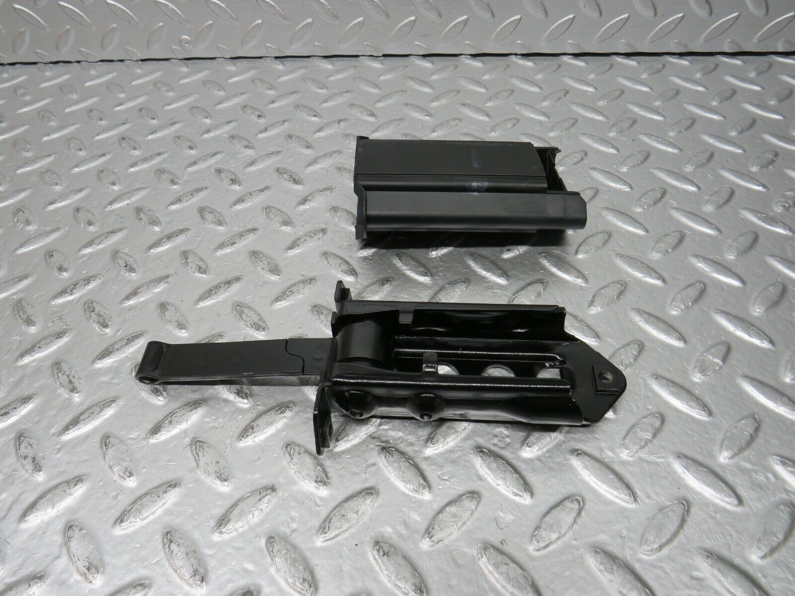 31529 Mercedes-Benz S124 220TE Wagon Door Safety Check Strap