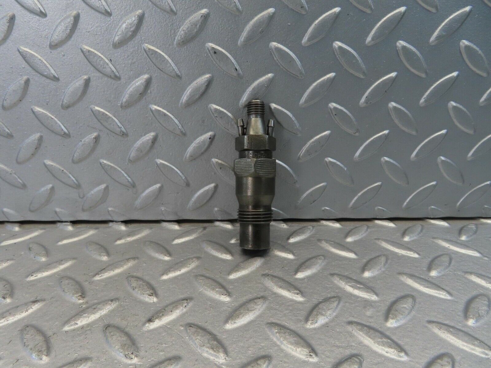 10983 Mercedes-Benz W115 220D Fuel Injector Bosch KCA30sd27/4