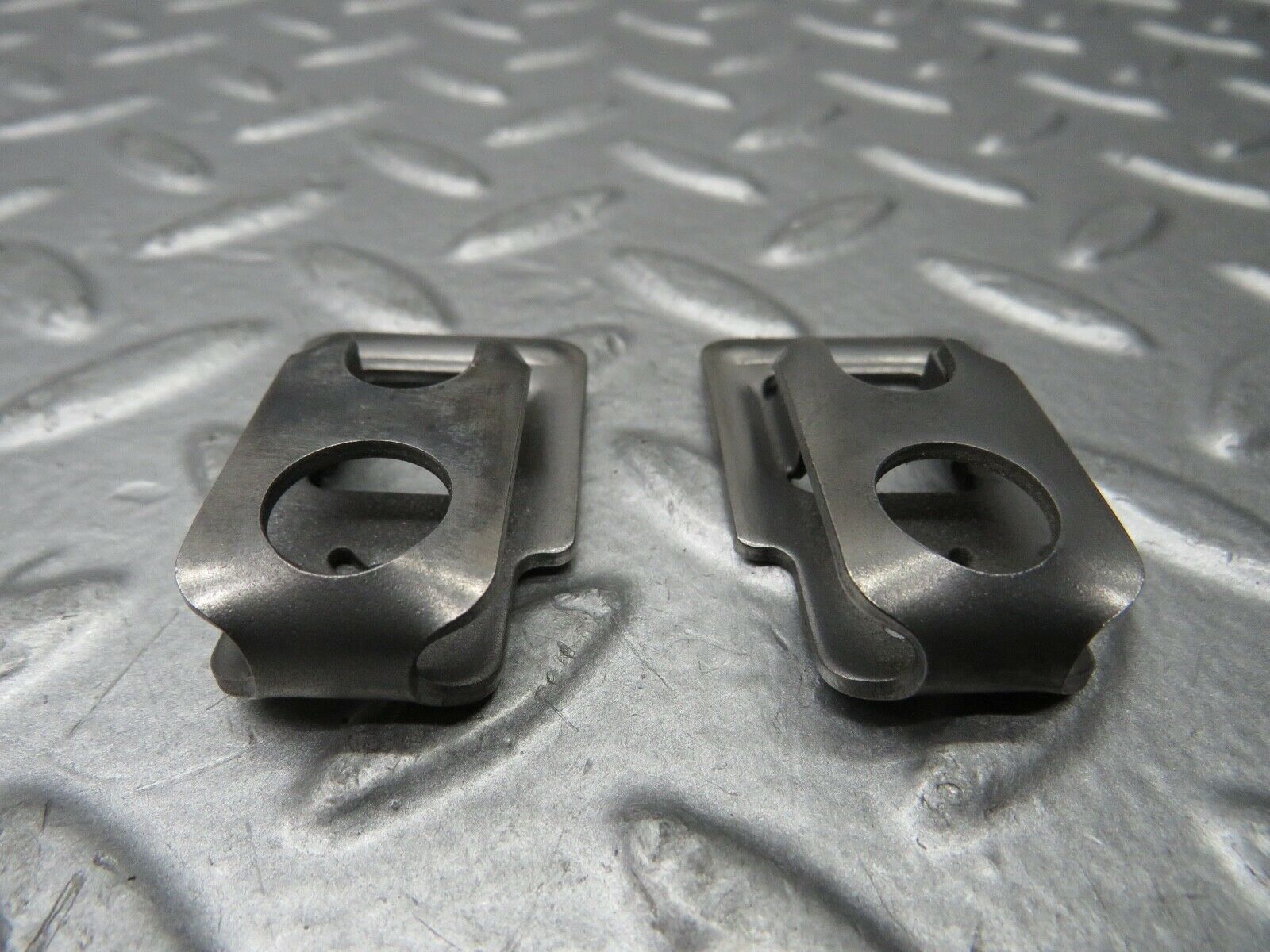 21802 Mercedes-Benz W126 300SE Fuel Injector Bracket 2 pcs