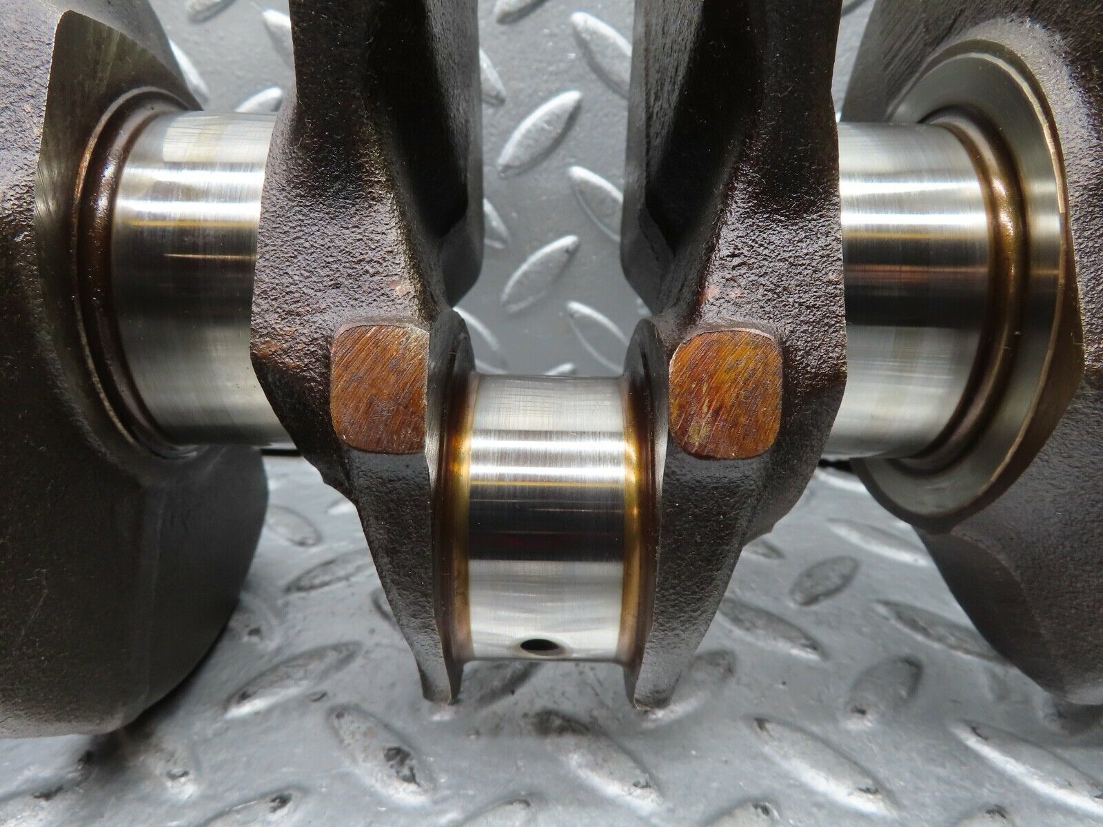 21409 Mercedes-Benz W123 230E Crankshaft 1020310101