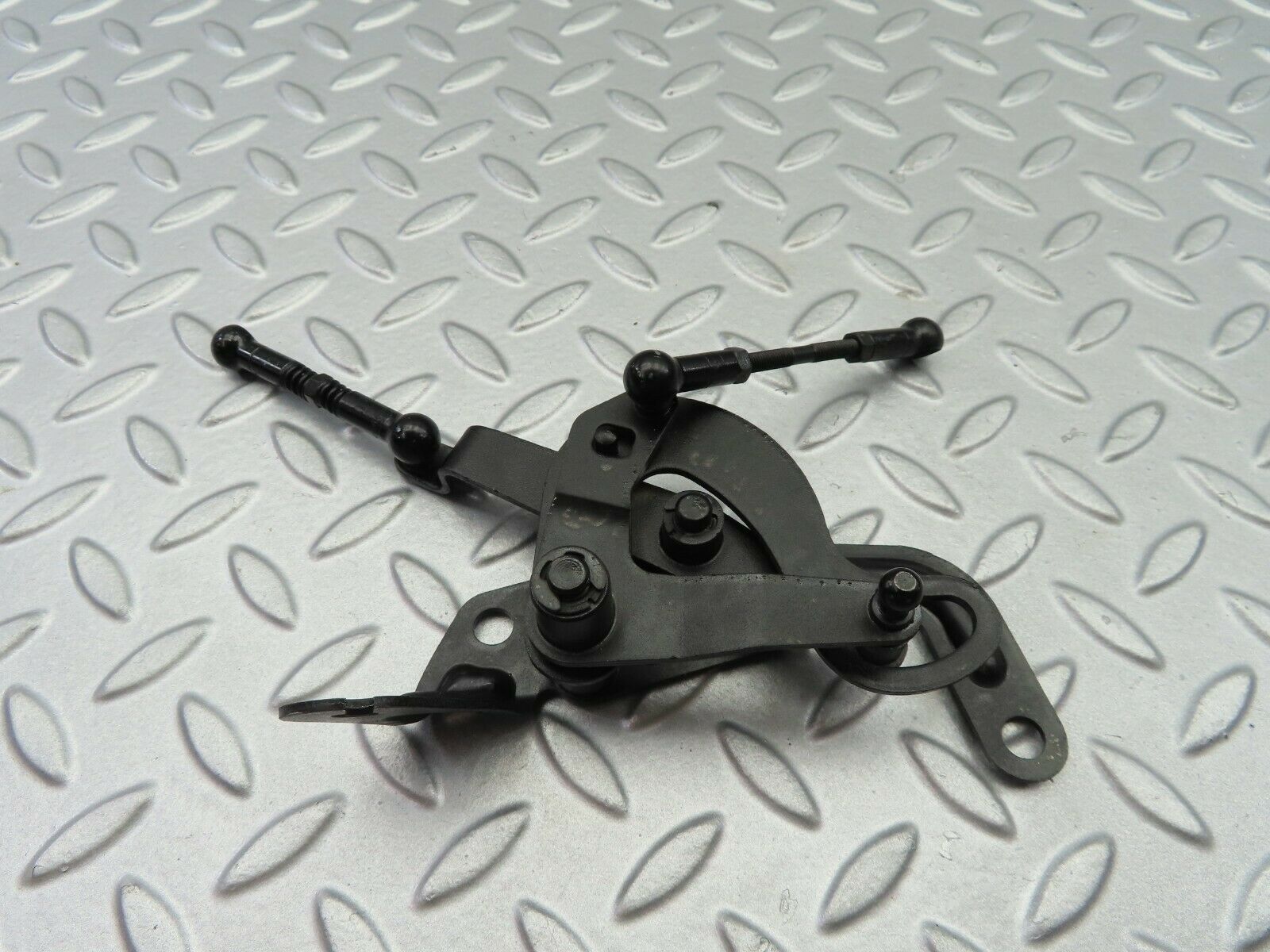 7105 Mercedes-Benz C107 350SLC Coupe throttle linkage