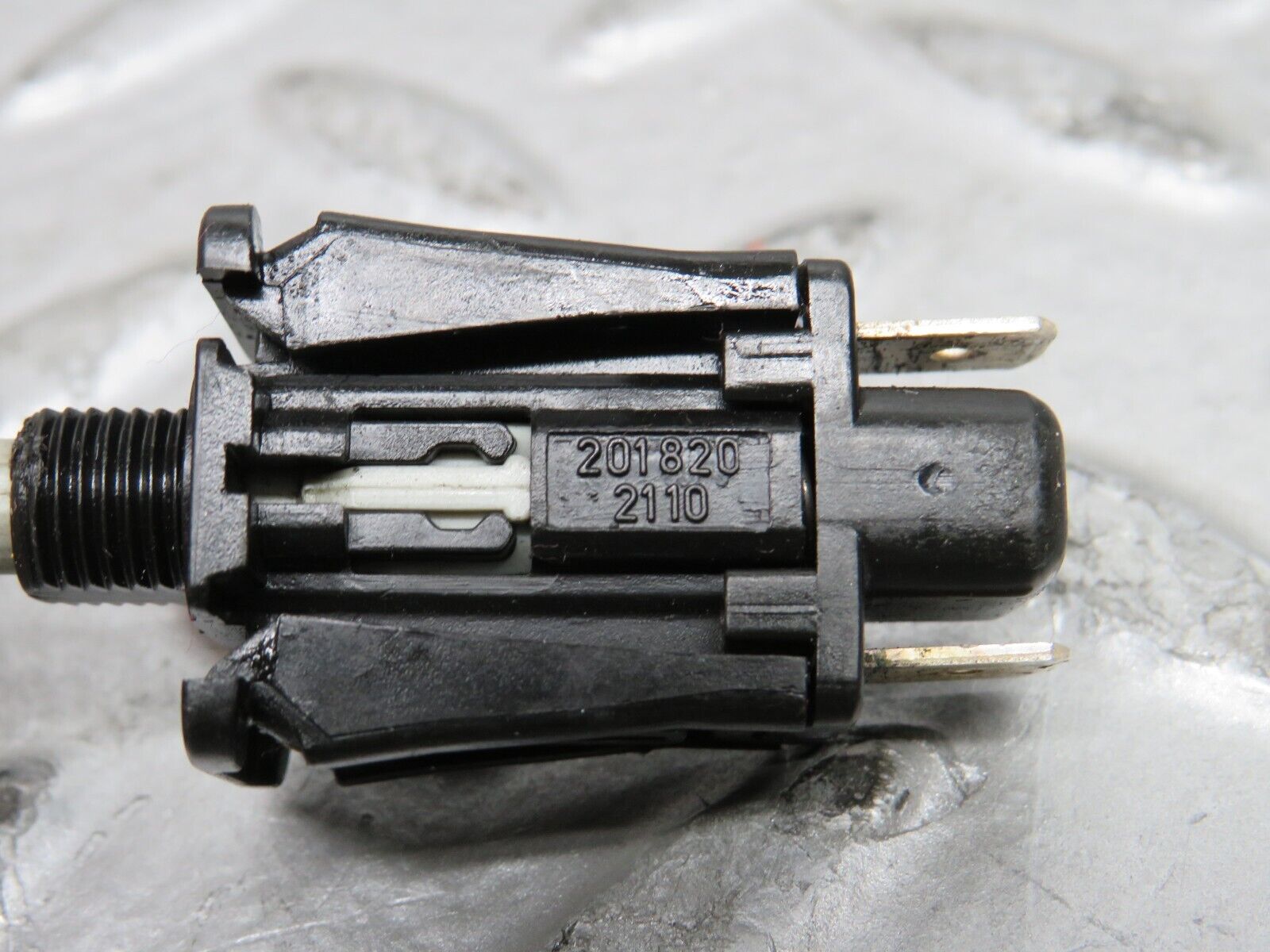 29168 Mercedes-Benz C124 320CE Door Contact Switch With Bracket 2018202110