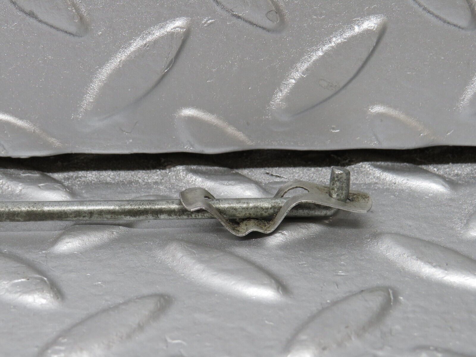 40457 Mercedes-Benz W110 230 Front Door Lock Control Bar