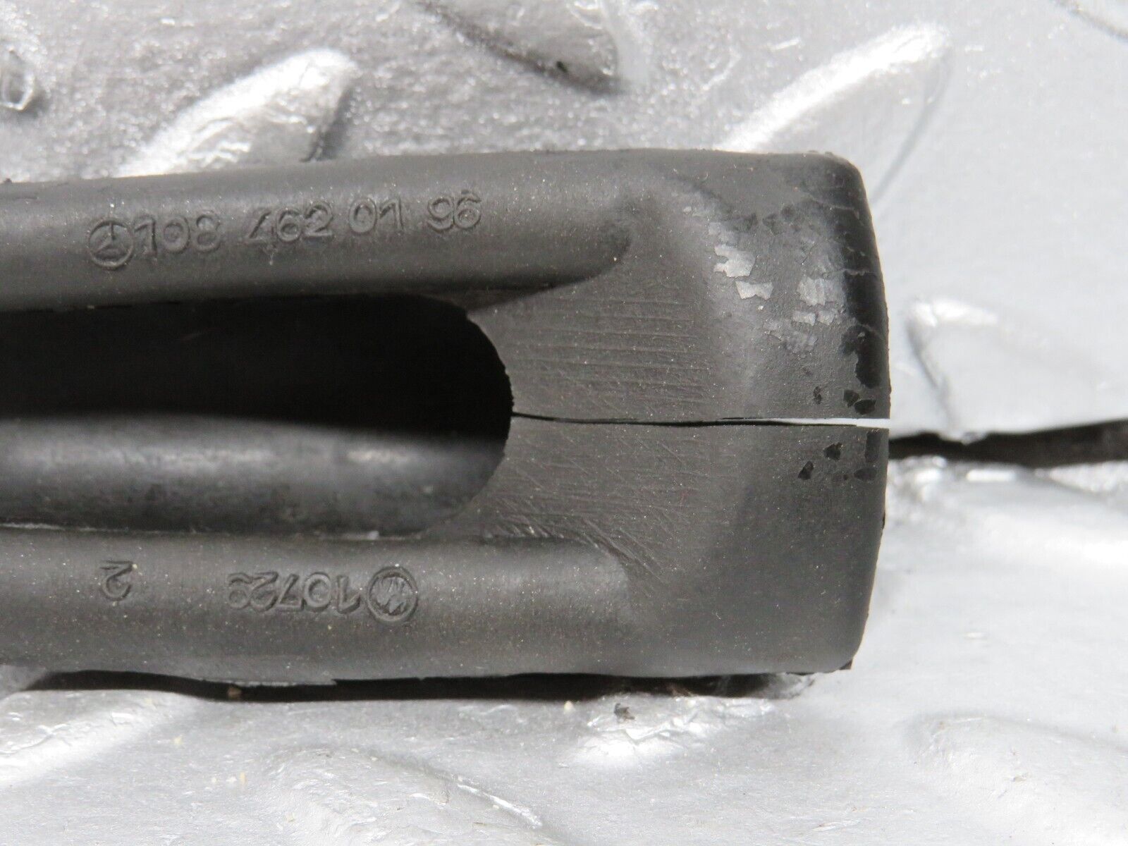 40479 Mercedes-Benz W110 230 Steering Column Rubber 1084620196