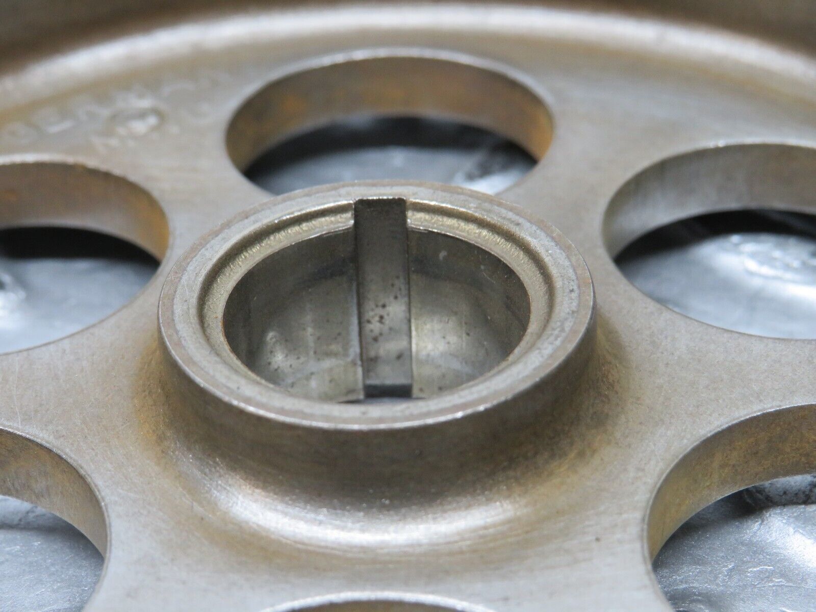 30107 Porsche 924 Camshaft Timing Gear 049109111