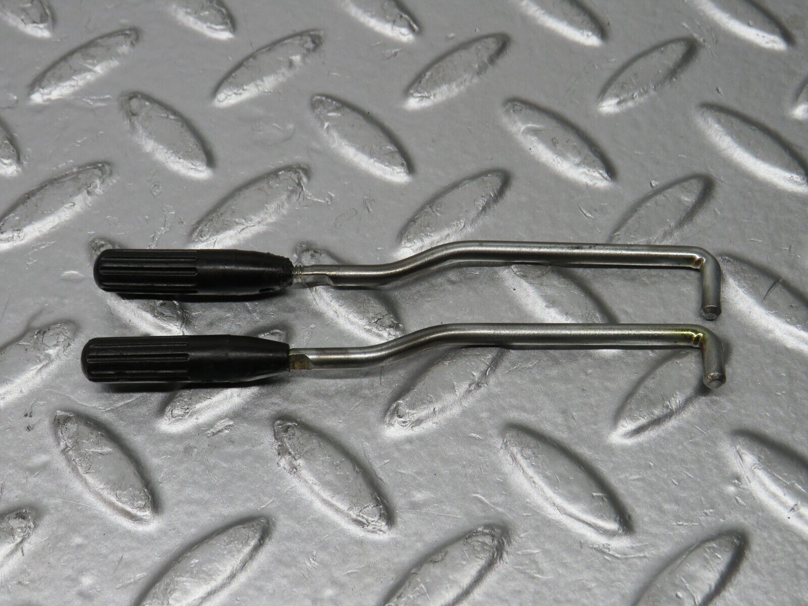 31628 Mercedes-Benz W201 190LE 1.8L Front Door Lock Knob Pair