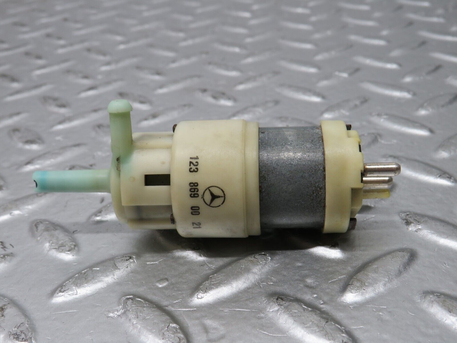 32046 Mercedes-Benz W123 230E Windscreen Washer Pump 1238690021