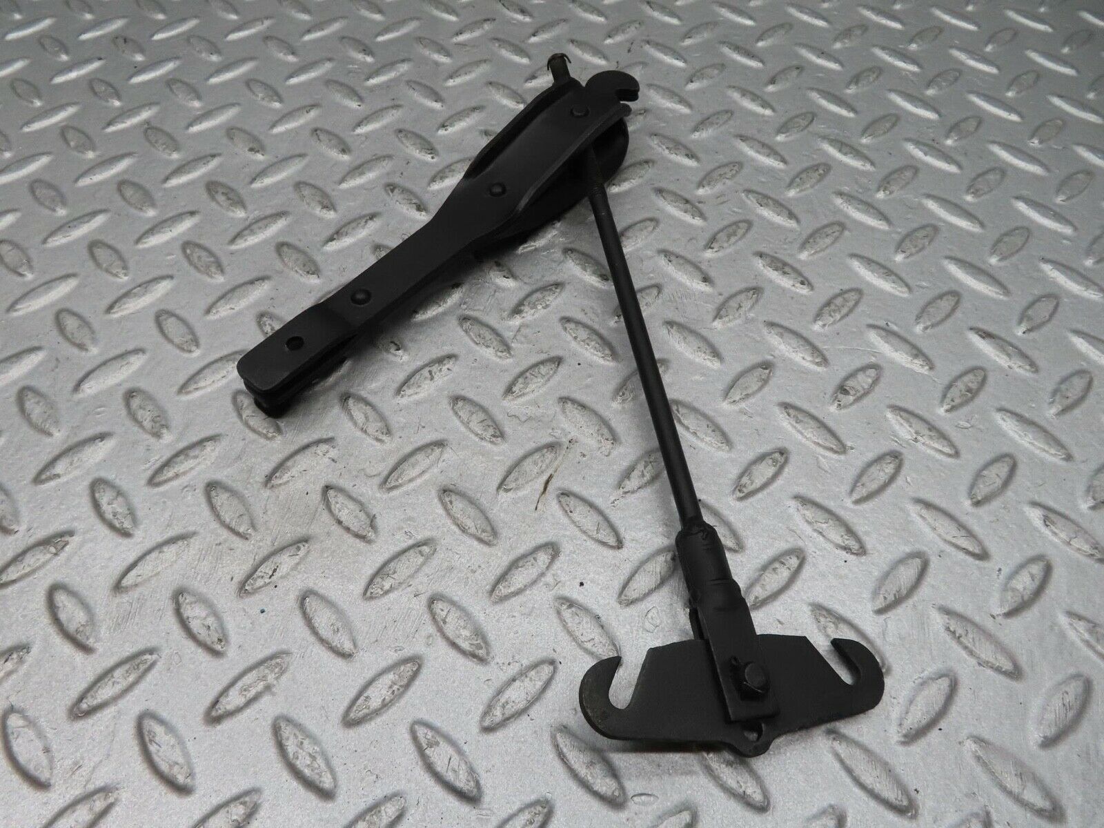 12439 Mercedes-Benz W108 280SE 3.5 Handbrake Adjusting Handbrake Regulator