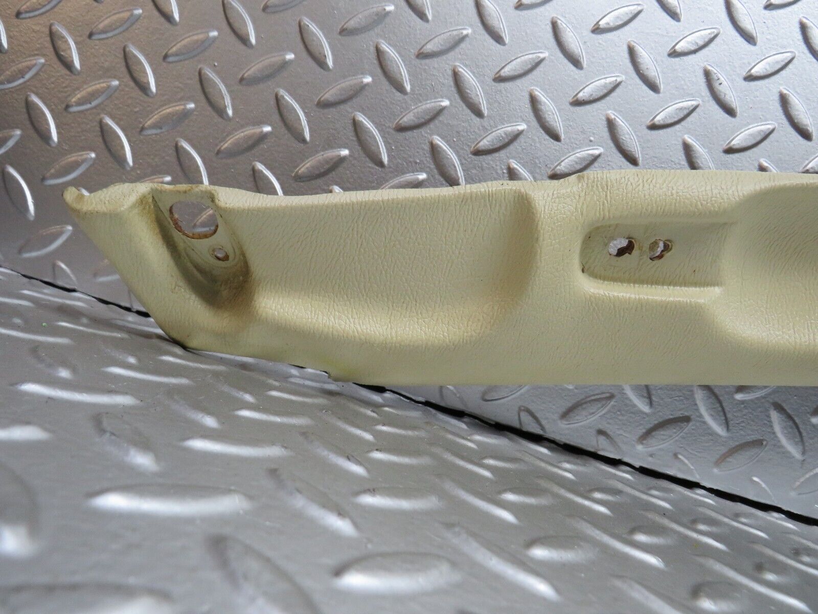 0746 Mercedes-Benz C107 350SLC Coupe C Pillar Cover Beige Right Side