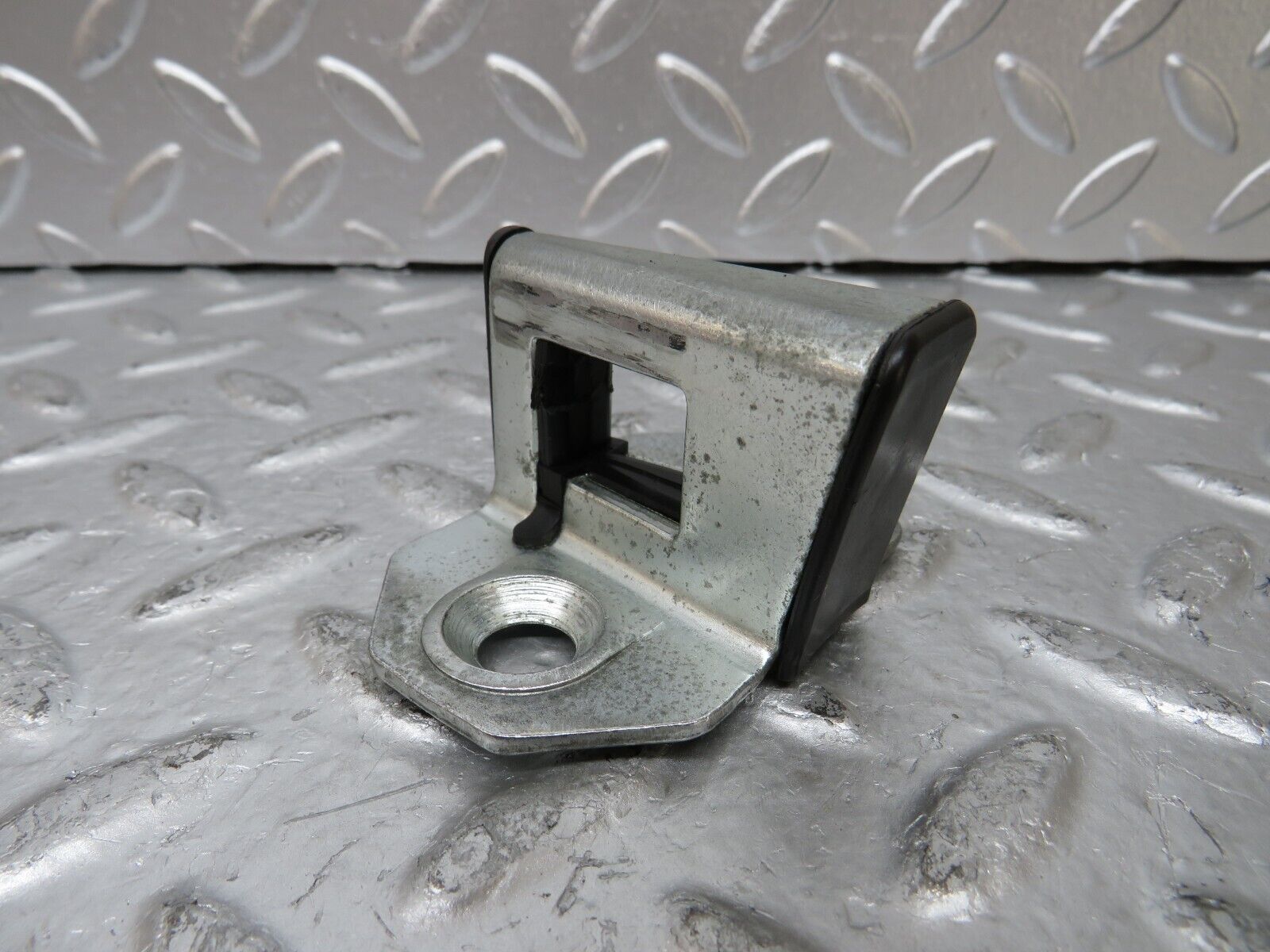 25843 Mercedes-Benz W124 280E Door Lock Latch