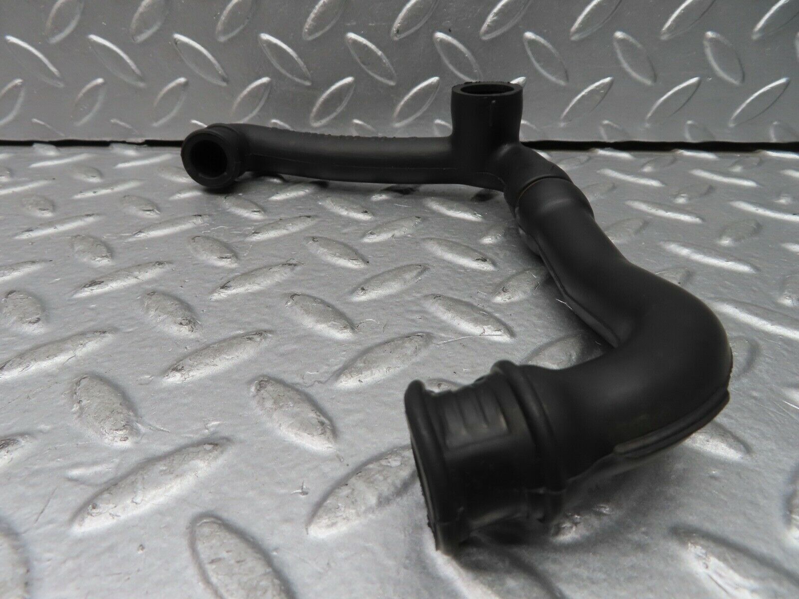 21219 Mercedes-Benz W123 230E Air Intake Pipe 1020941682