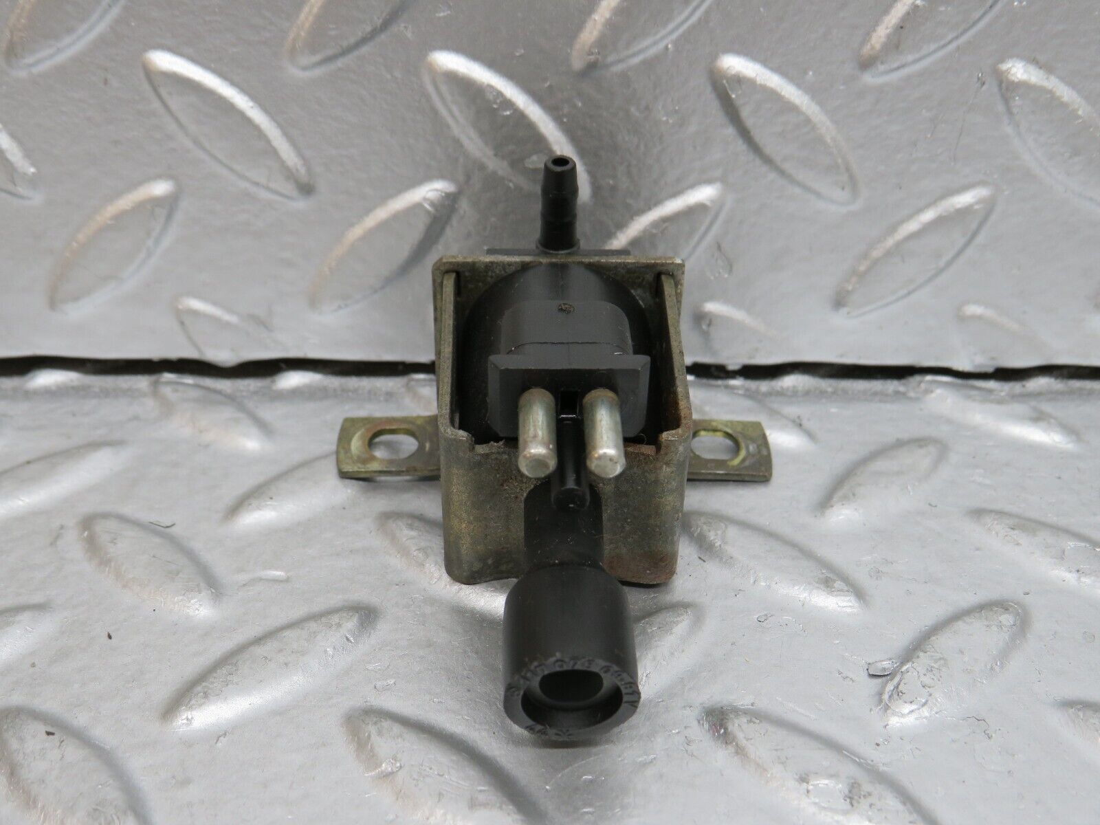 29454 Mercedes-Benz W124 230E Vacuum Control Valve Pierburg 0015407097