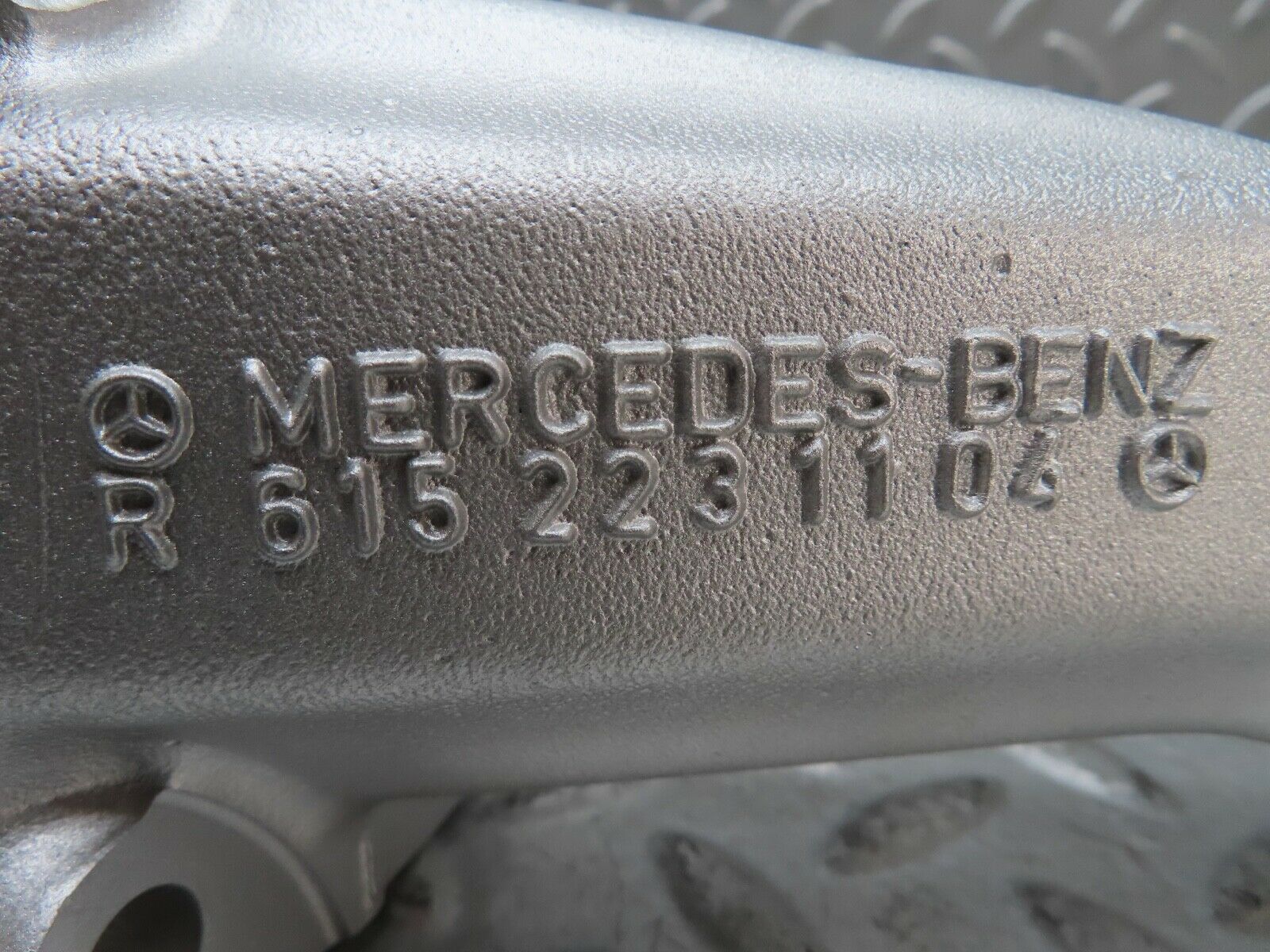 19136 Mercedes-Benz W123 300D Engine Mount Bracket Left Side 6152231104