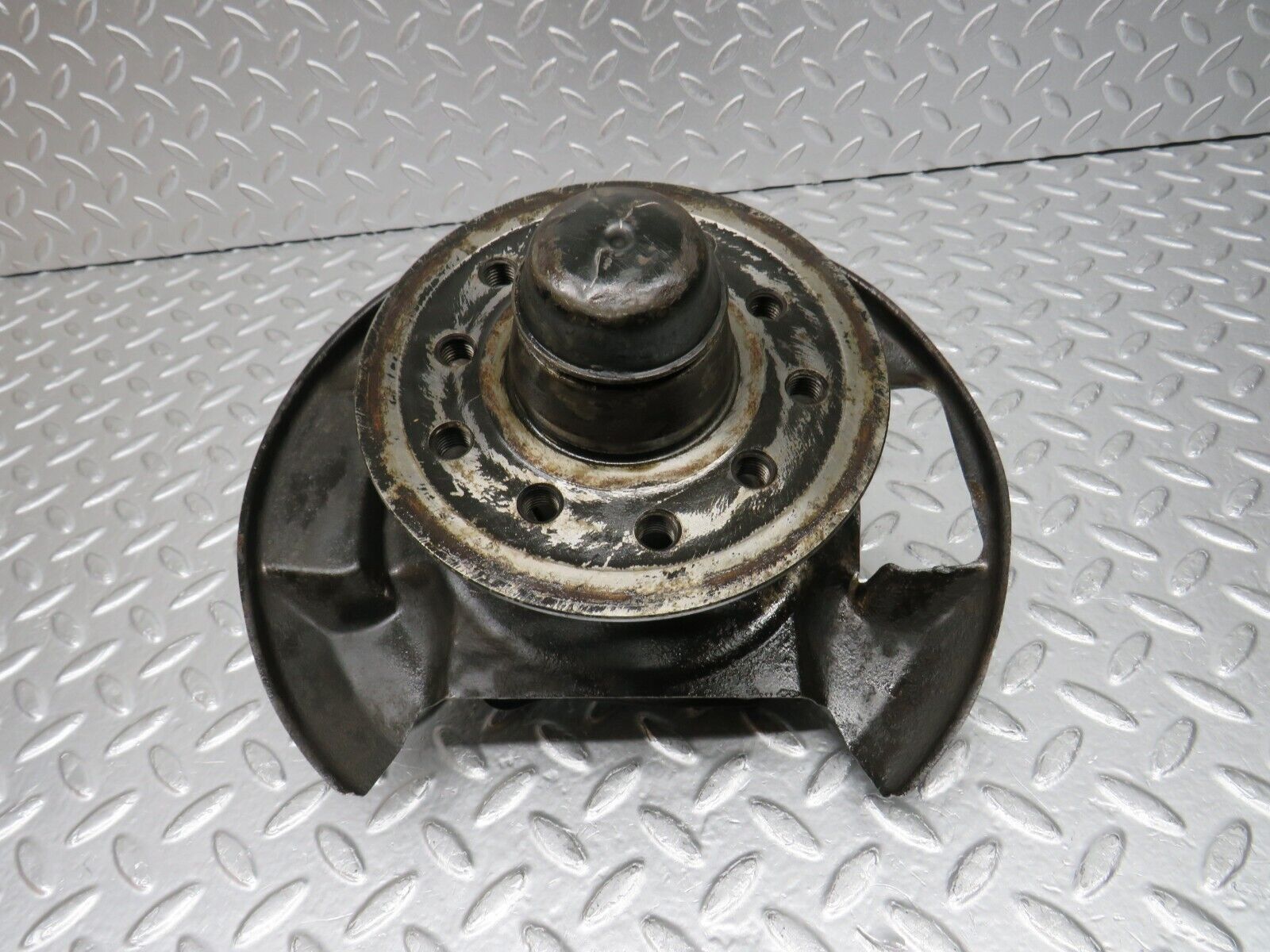 0849 Mercedes-Benz C107 350SLC Coupe Wheel Hub Front Left