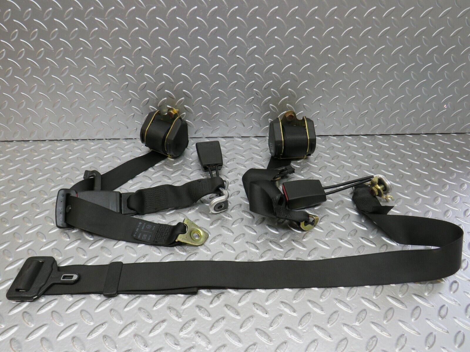 25986 Mercedes-Benz W124 280E Rear Seat Belt With Buckles 1248608585 124860148