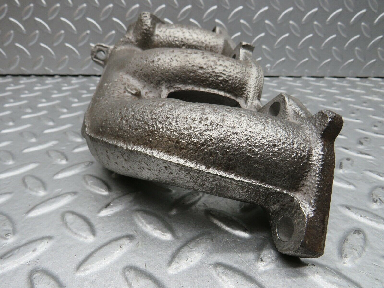 21890 Mercedes-Benz W126 300SE Exhaust Manifold Cylinder 1-3 1031421502