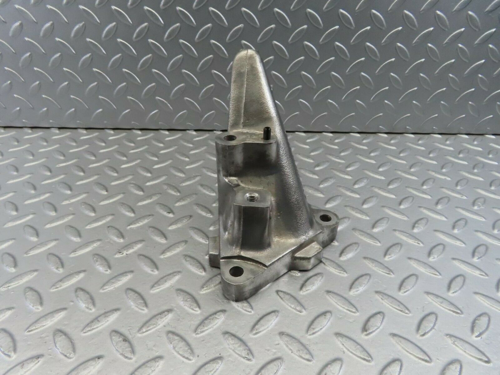 10077 Mercedes-Benz C123 230CE Coupe Engine Mount Bracket Left Side 1022230504