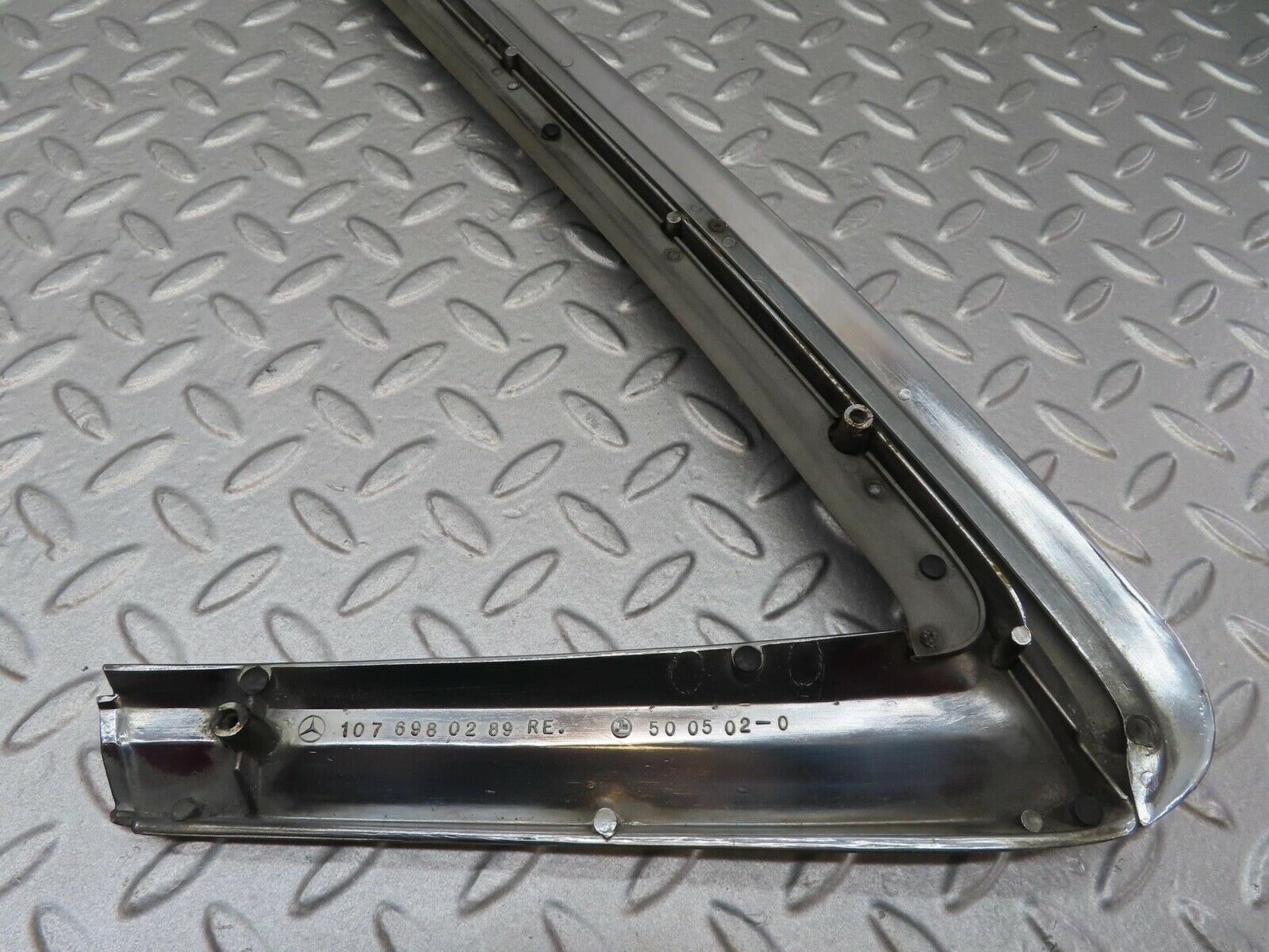 14010 Mercedes-Benz C107 280SLC Quarter Window Trim Right 1076980289